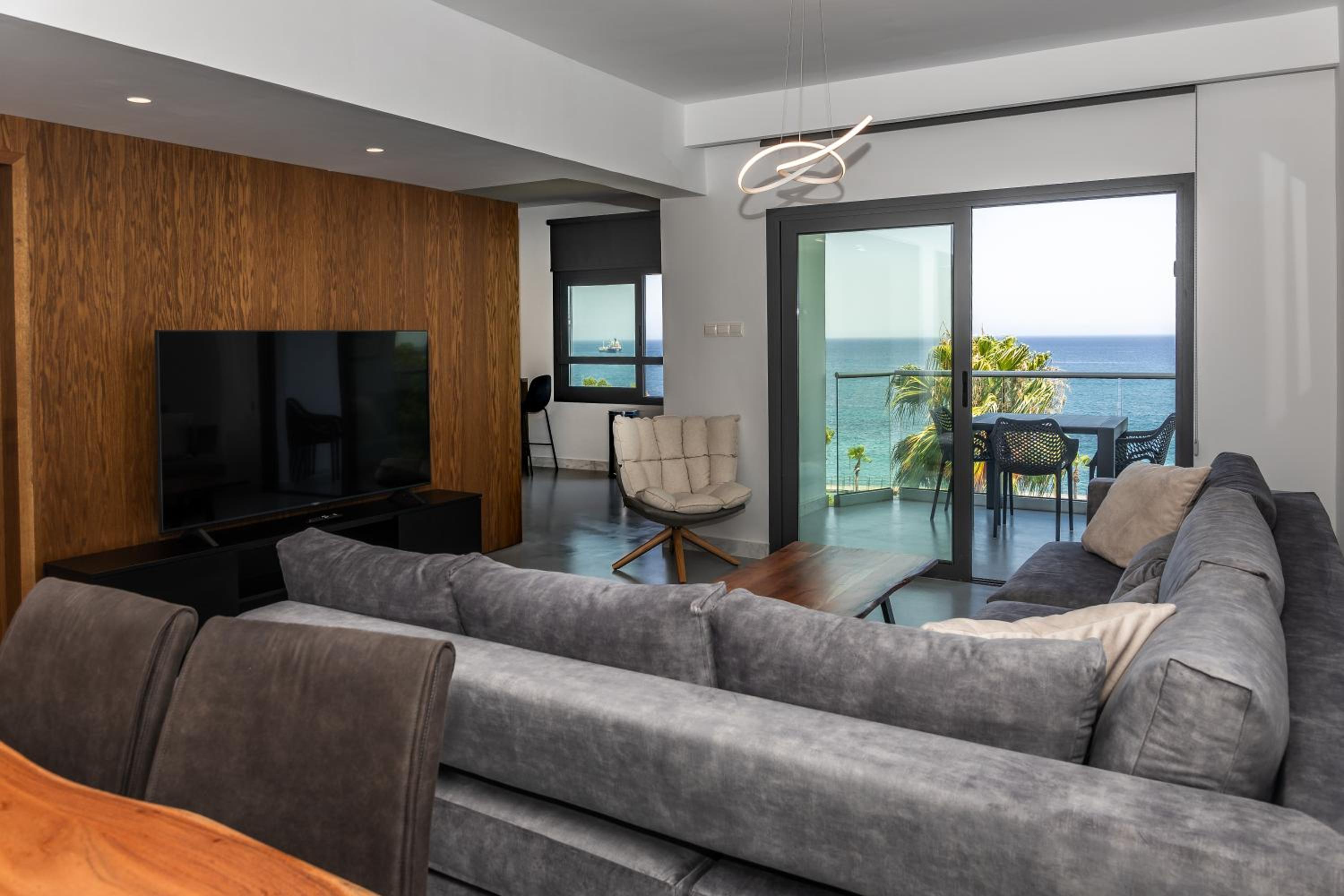 Molos Luxury Apartment