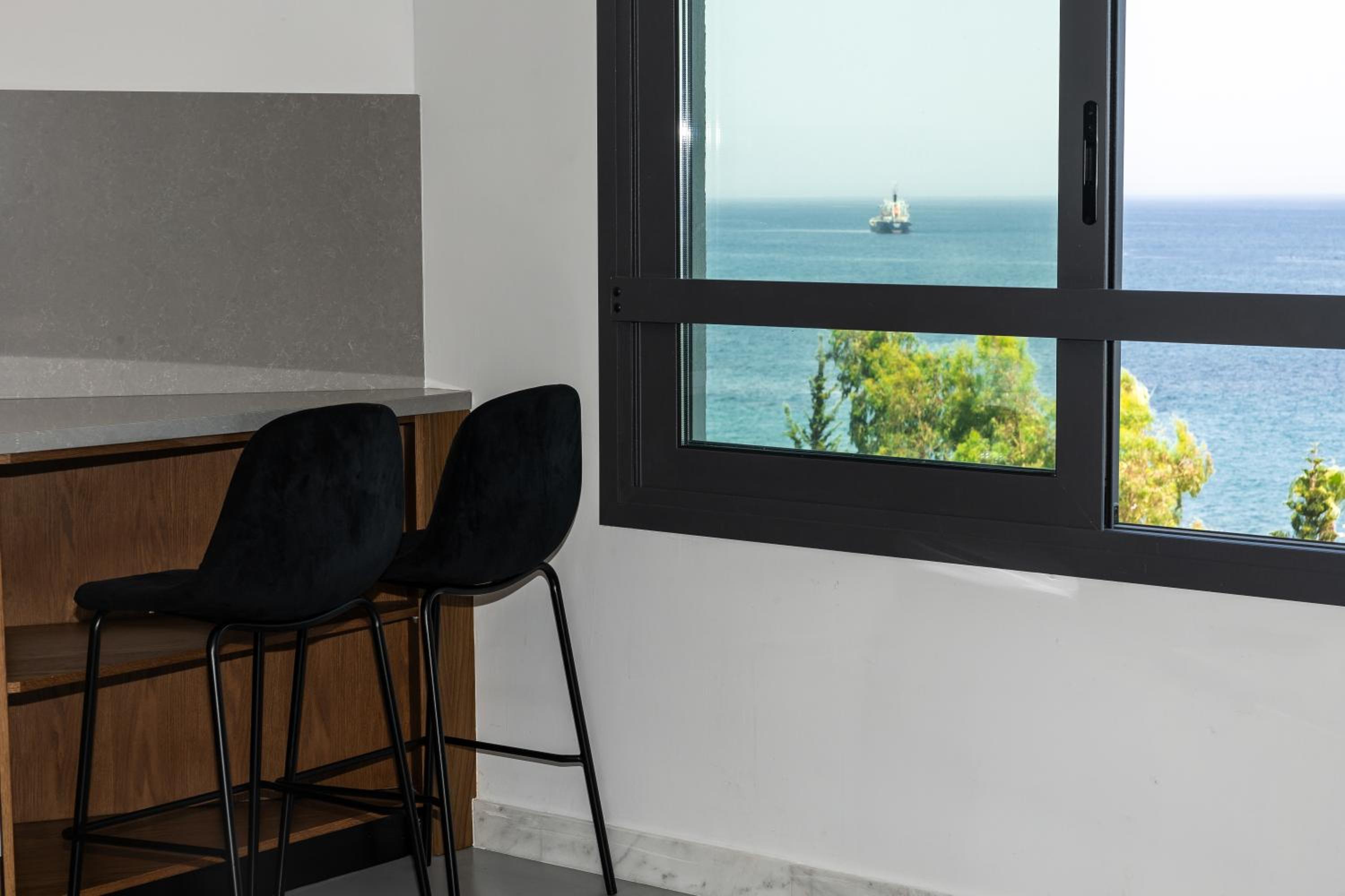 Molos Luxury Apartment