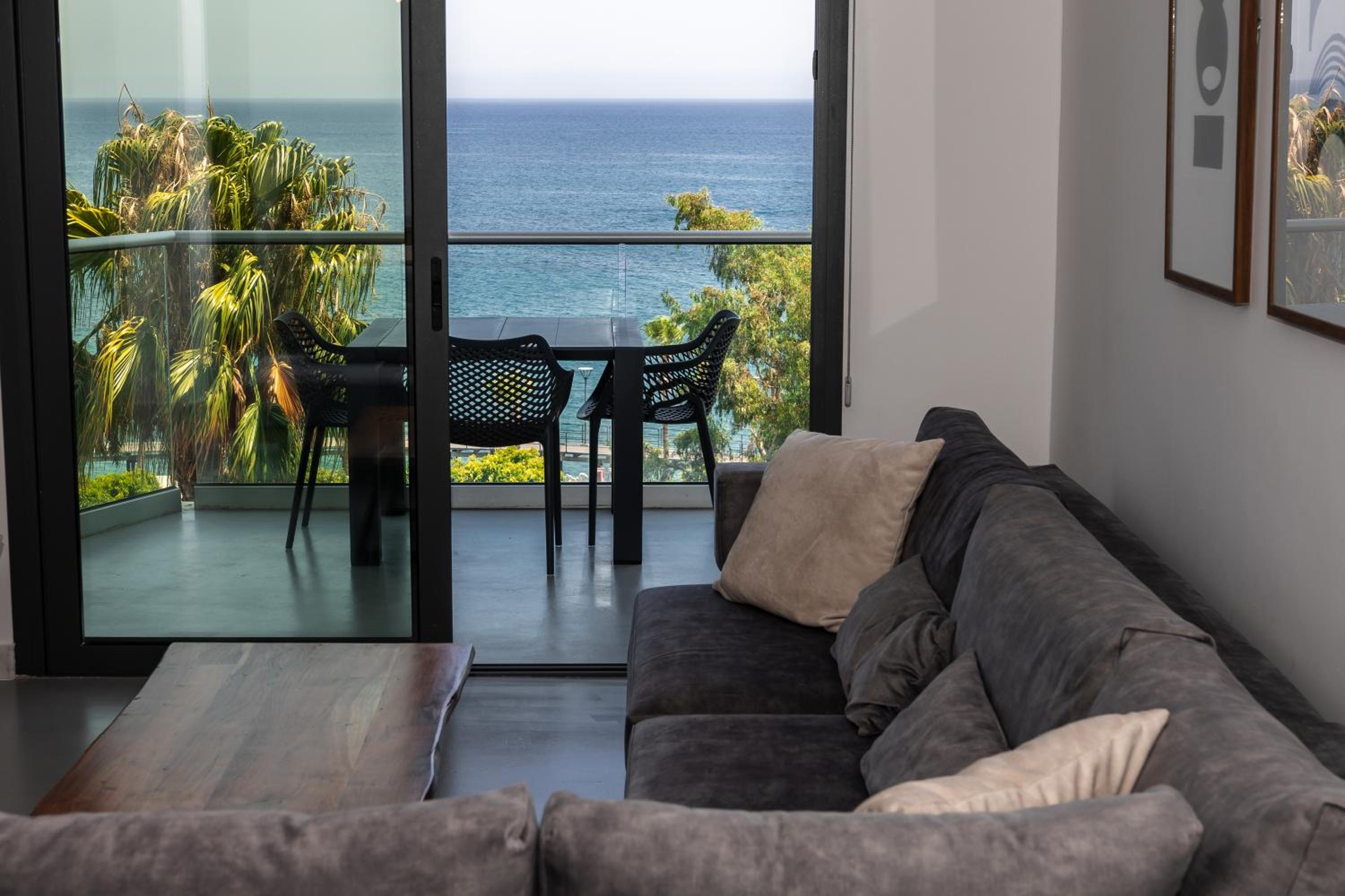 Molos Luxury Apartment