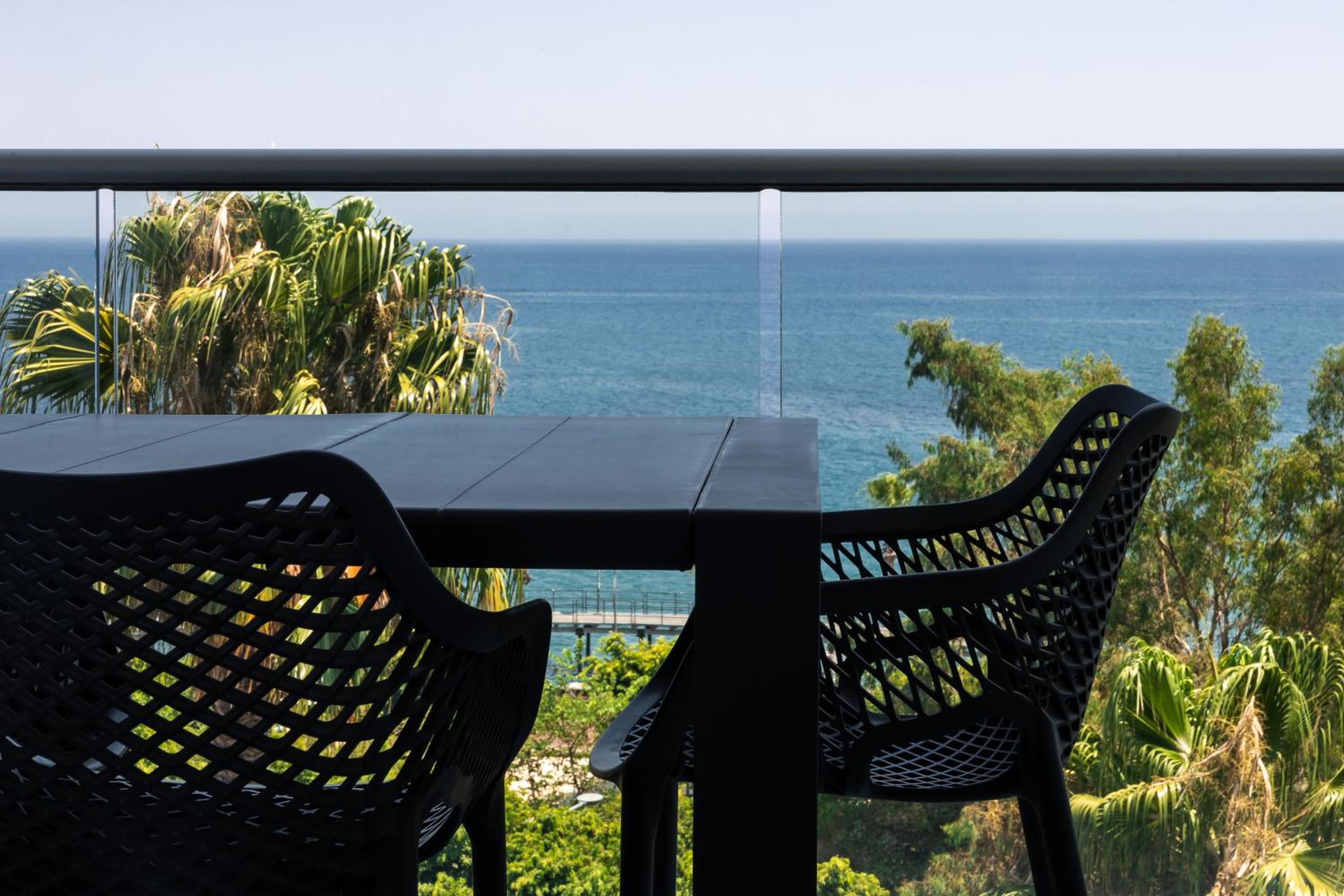 Molos Luxury Apartment