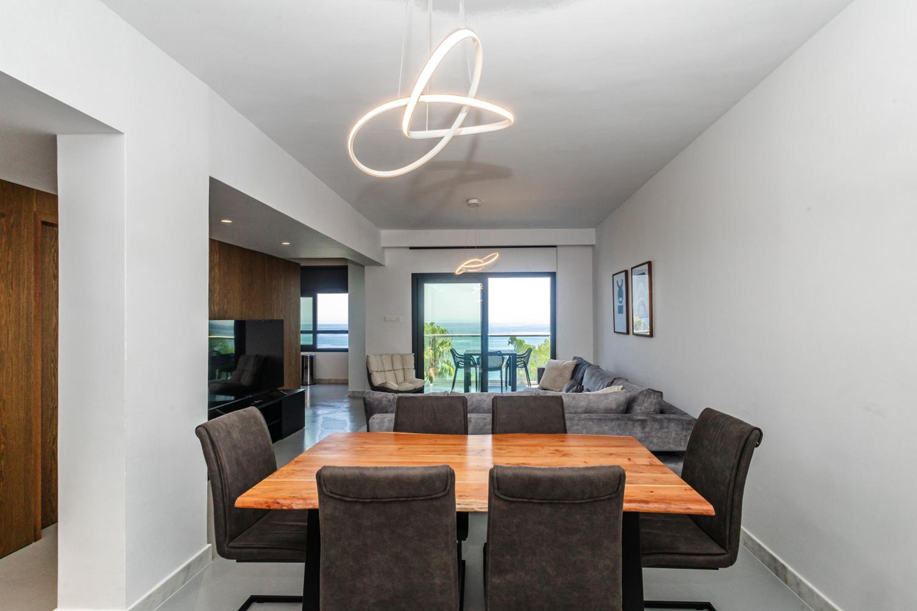 Molos Luxury Apartment