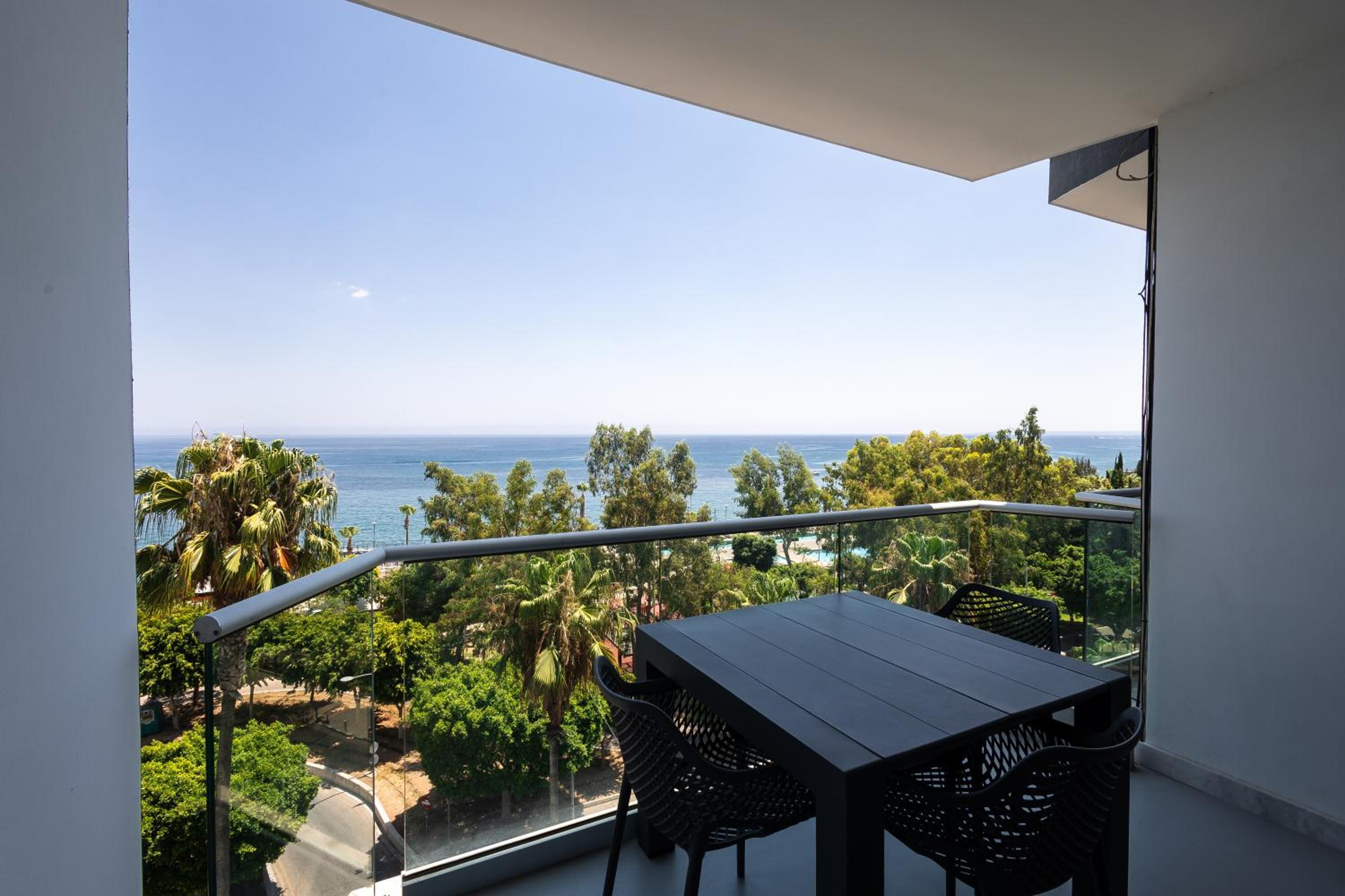 Molos Luxury Apartment