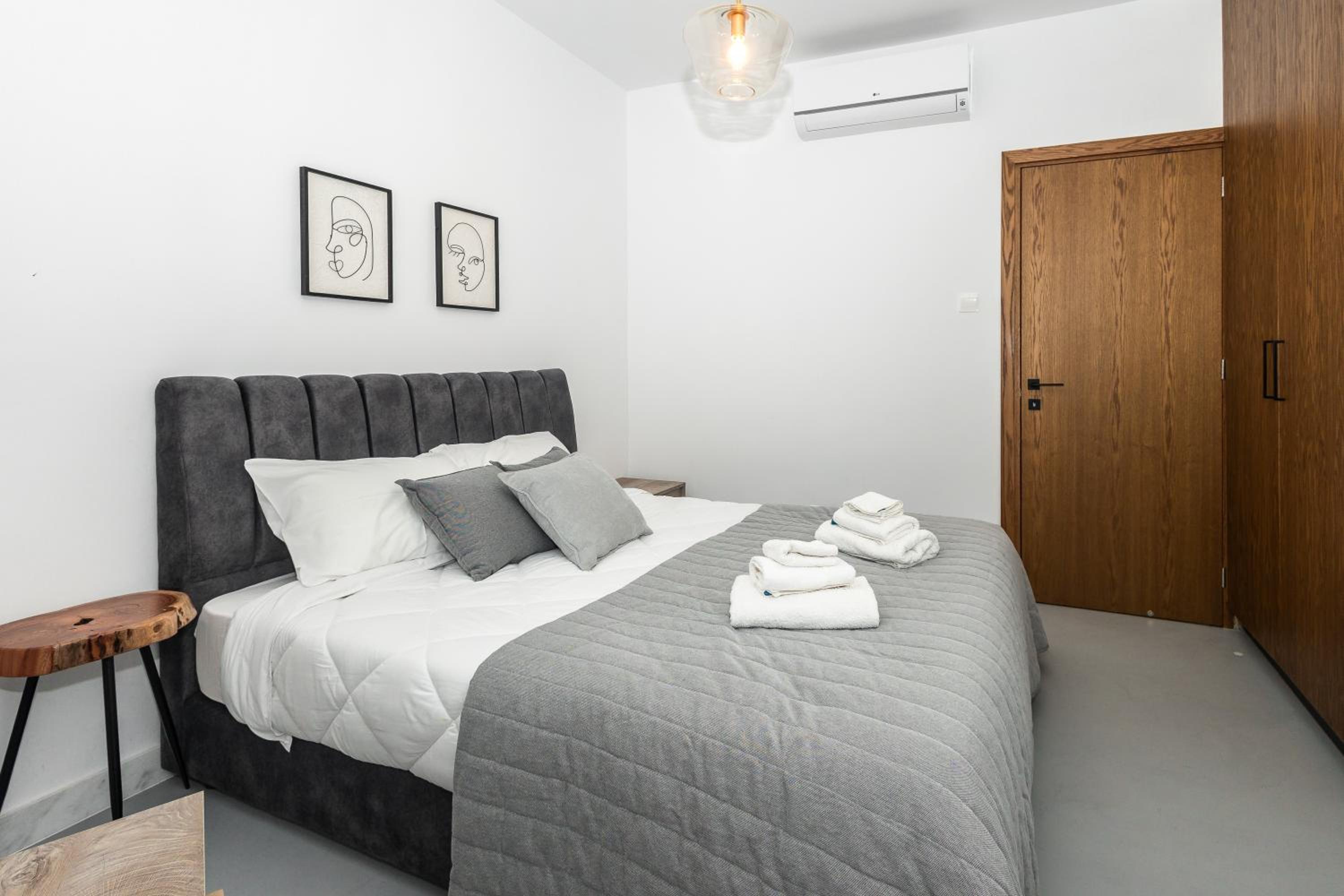 Molos Luxury Apartment