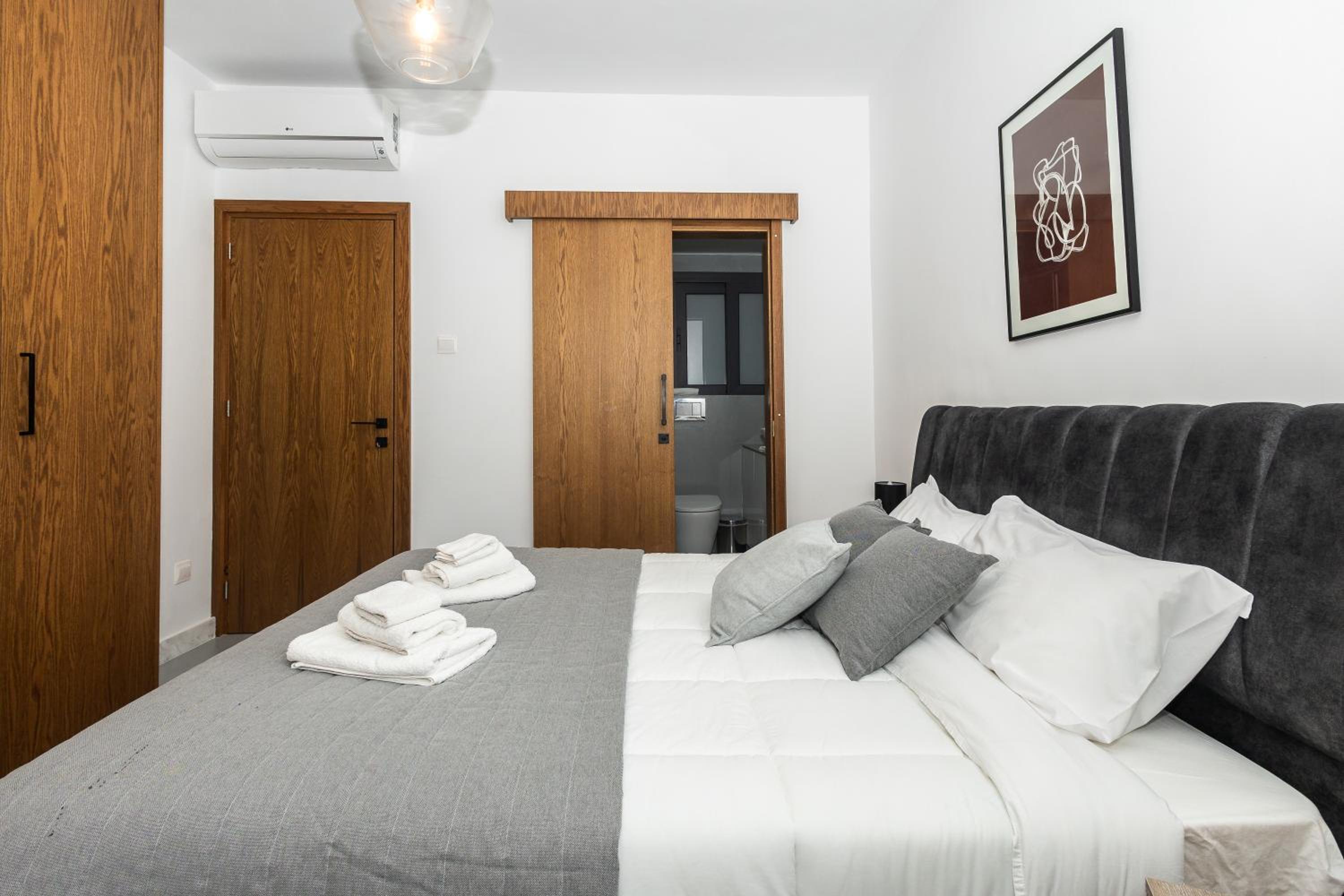 Molos Luxury Apartment