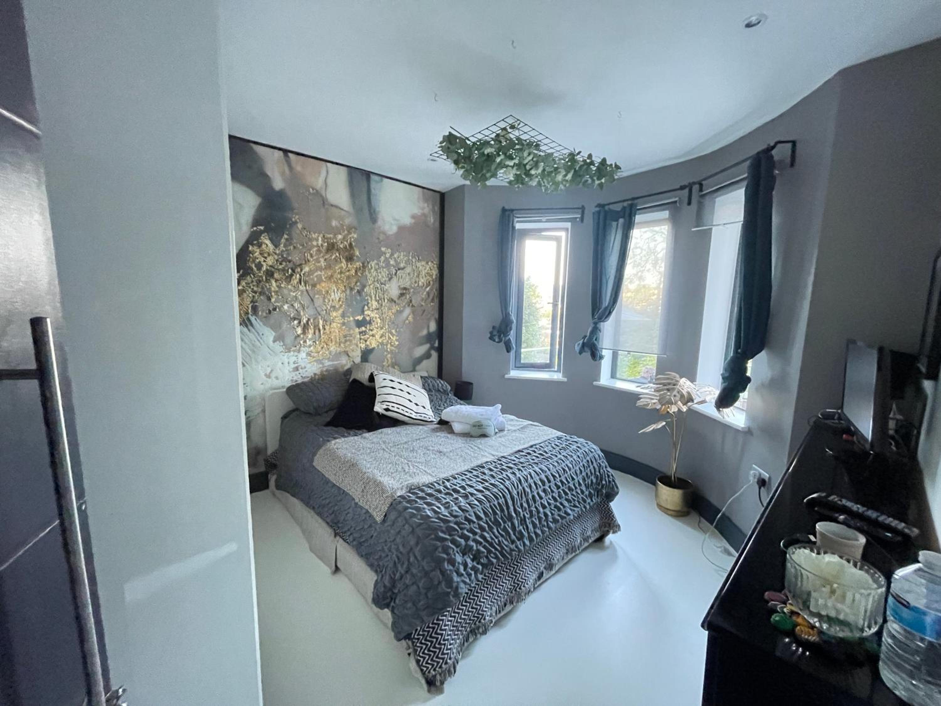 Unique and Artsy Holiday Shared Home view 4