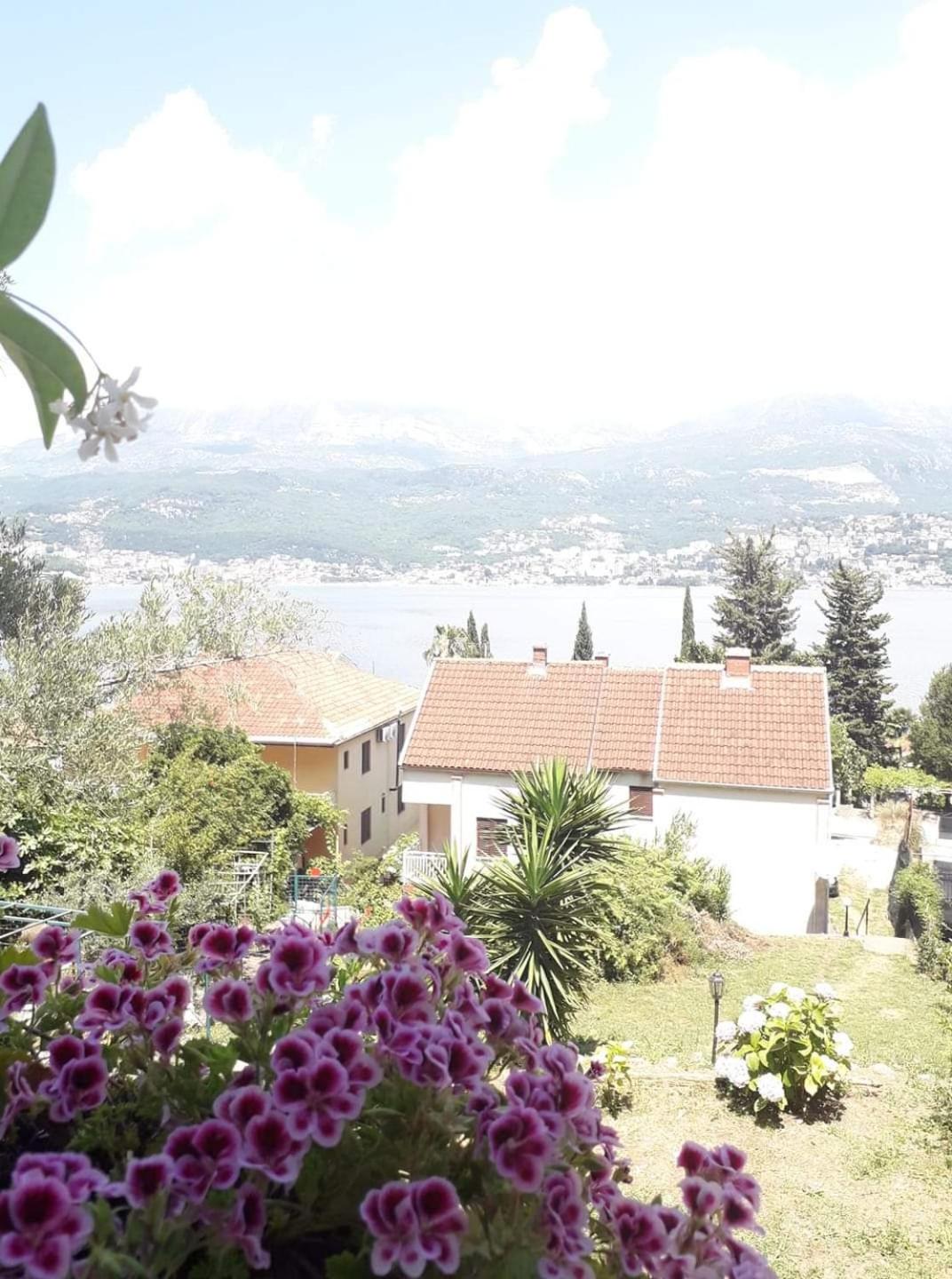 Apartmani Njivice