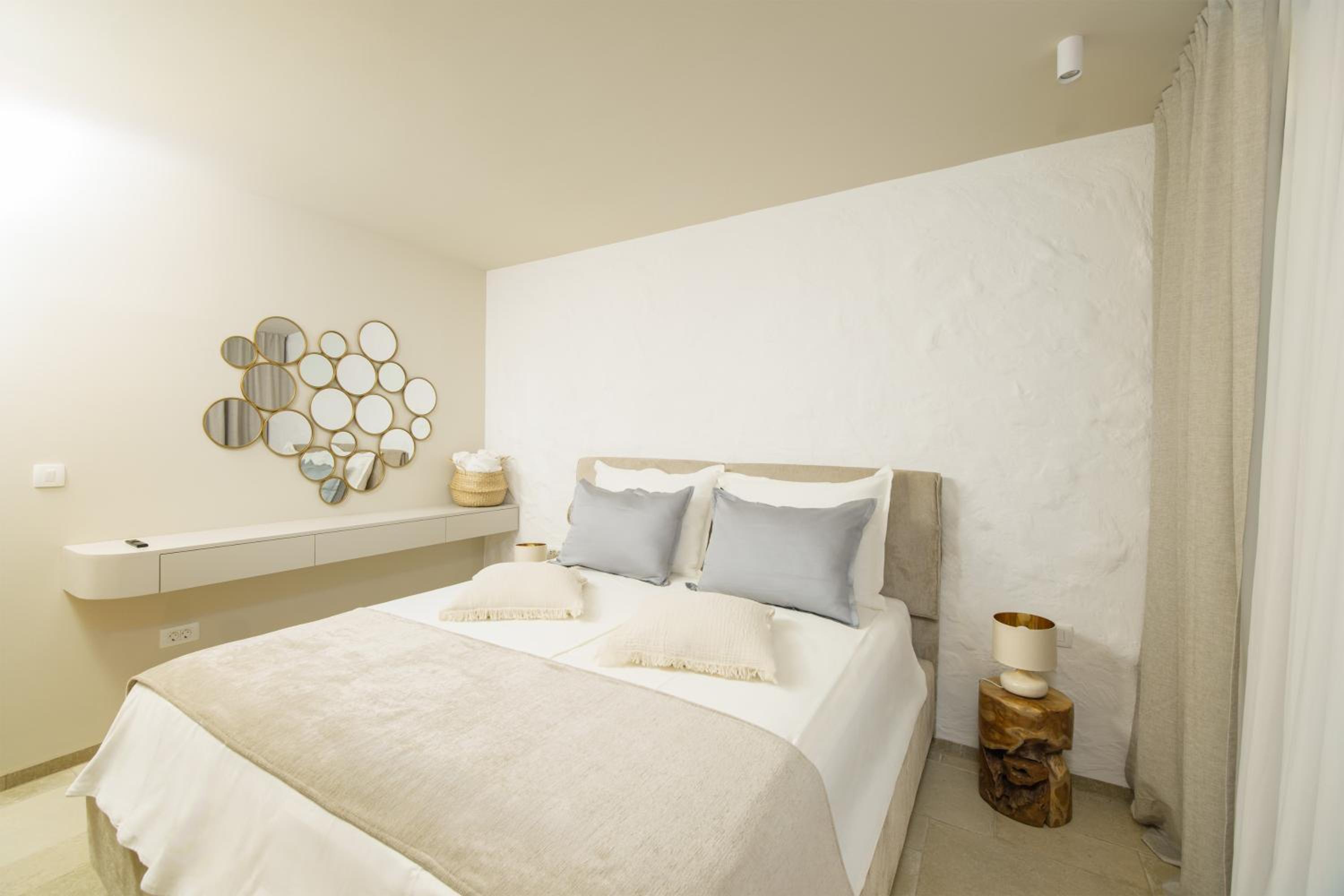 Villa Lara Beach Front Rooftop Pool & Stunning Views