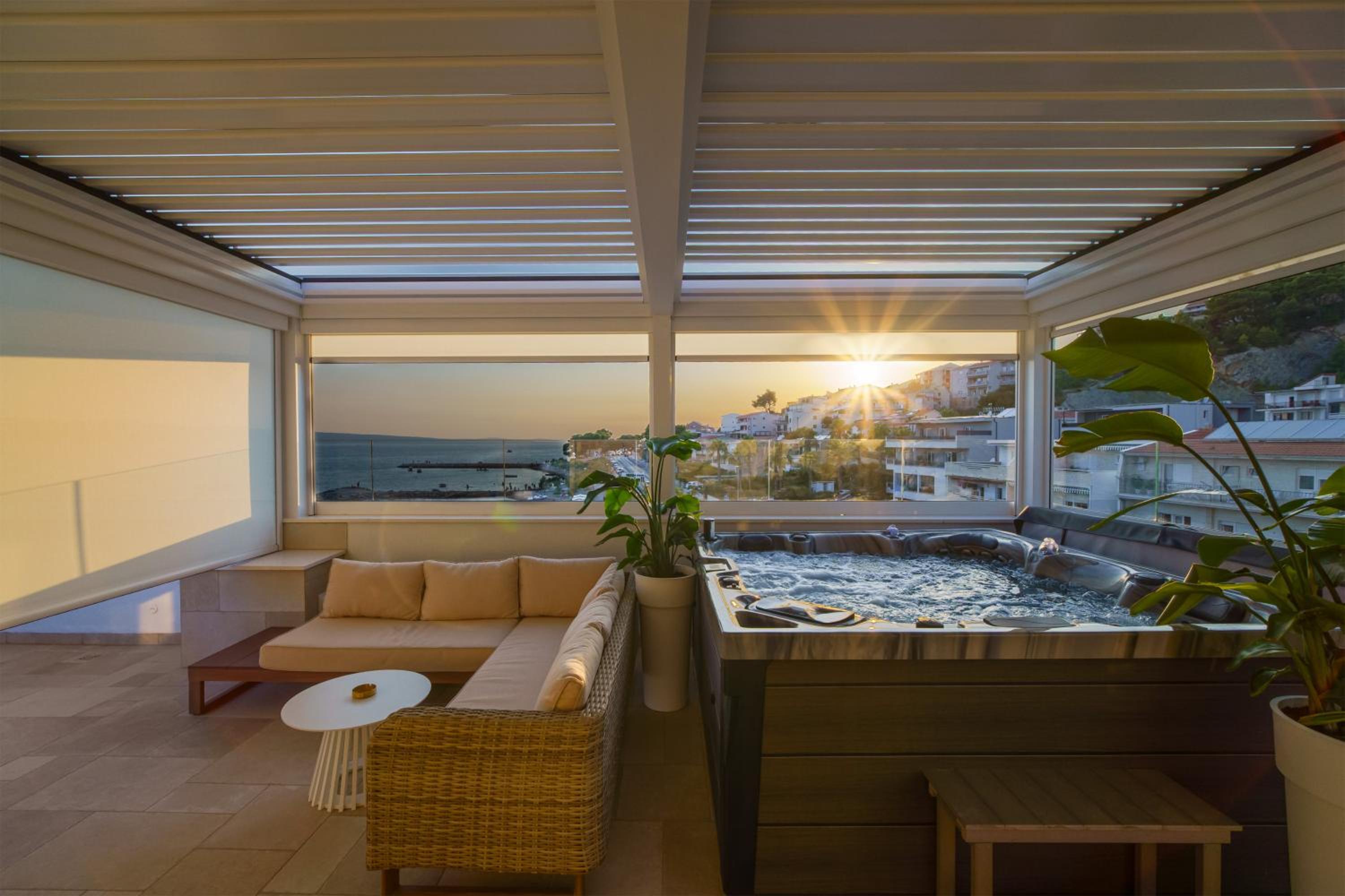 Villa Lara Beach Front Rooftop Pool & Stunning Views