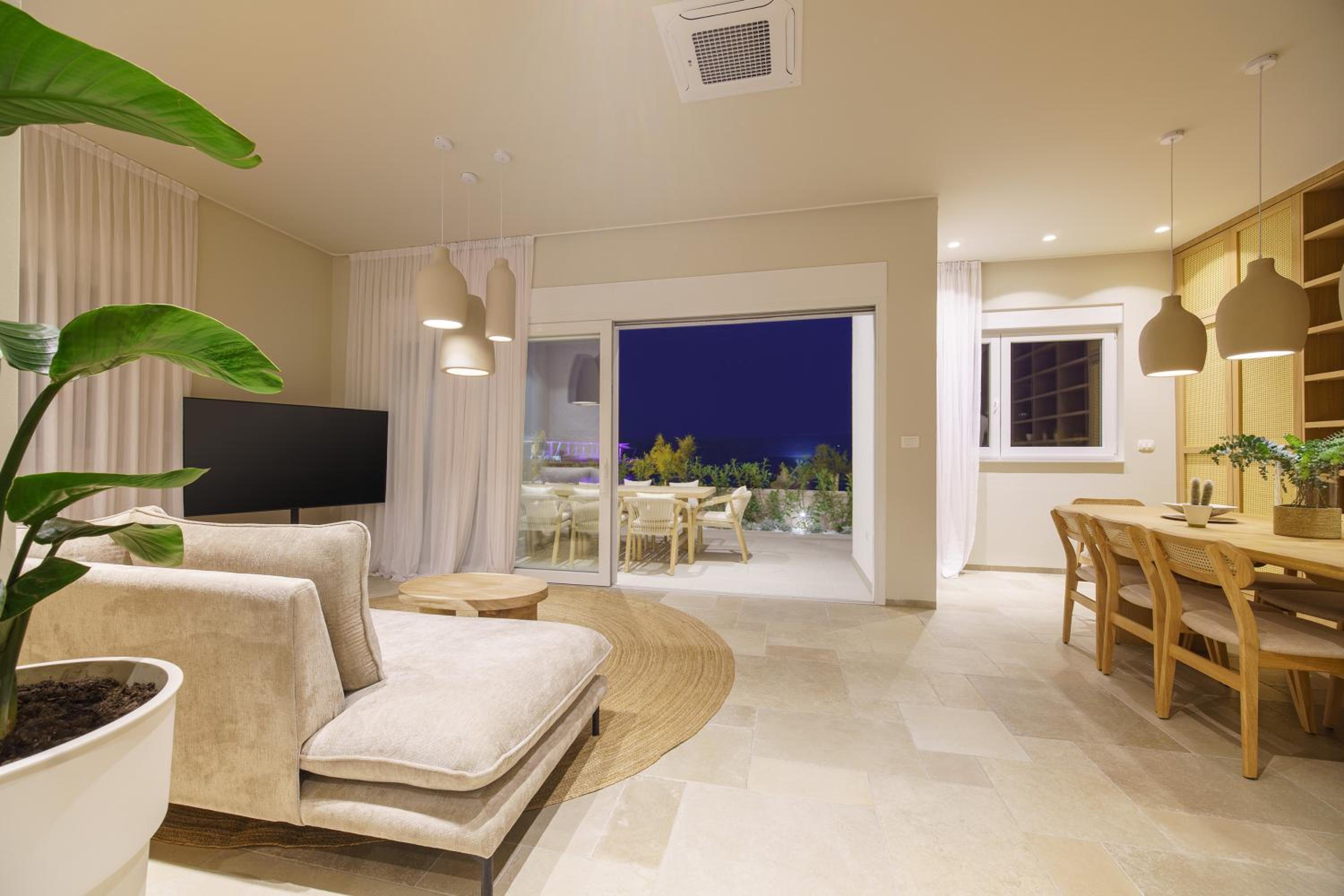 Villa Lara Beach Front Rooftop Pool & Stunning Views