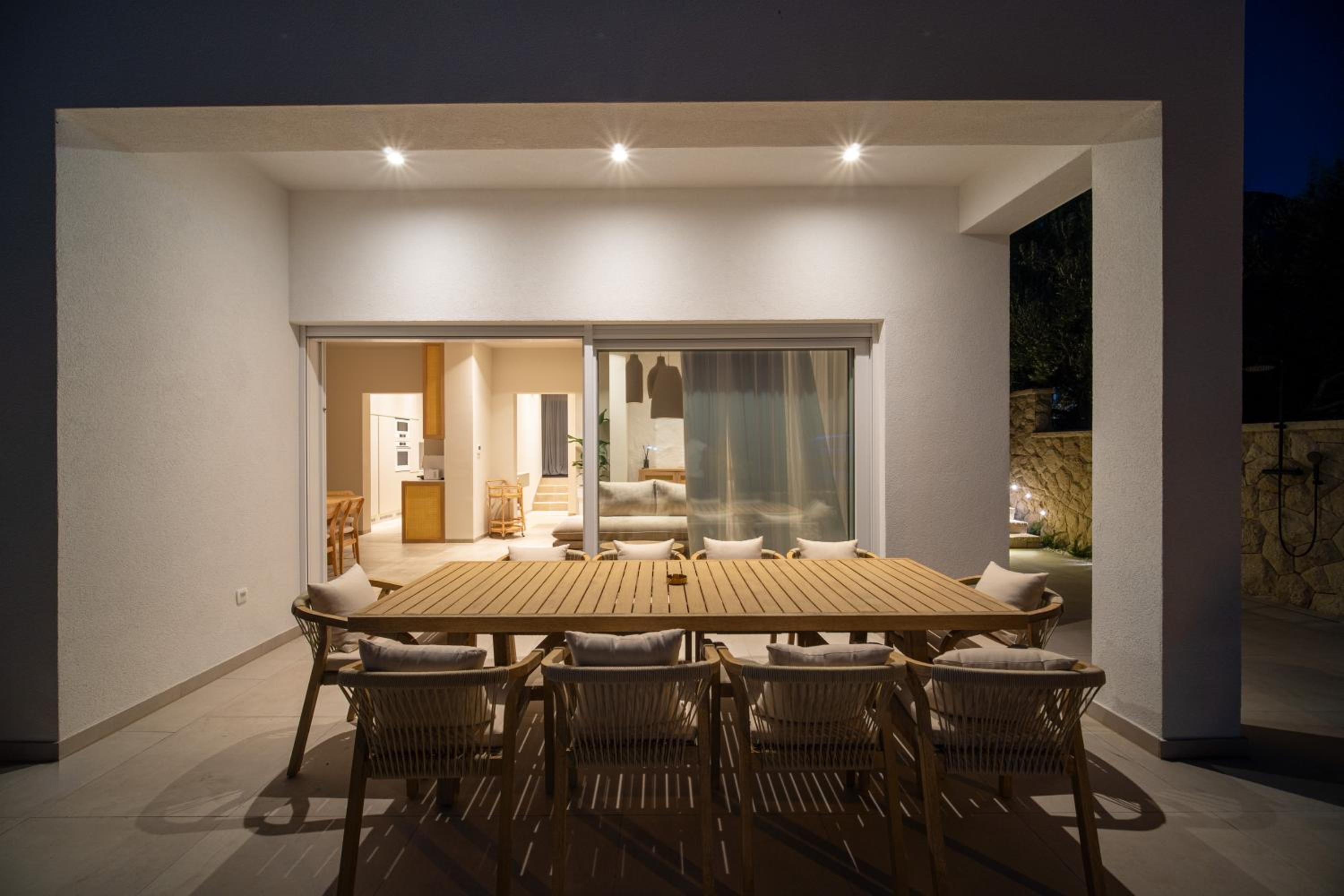 Villa Lara Beach Front Rooftop Pool & Stunning Views