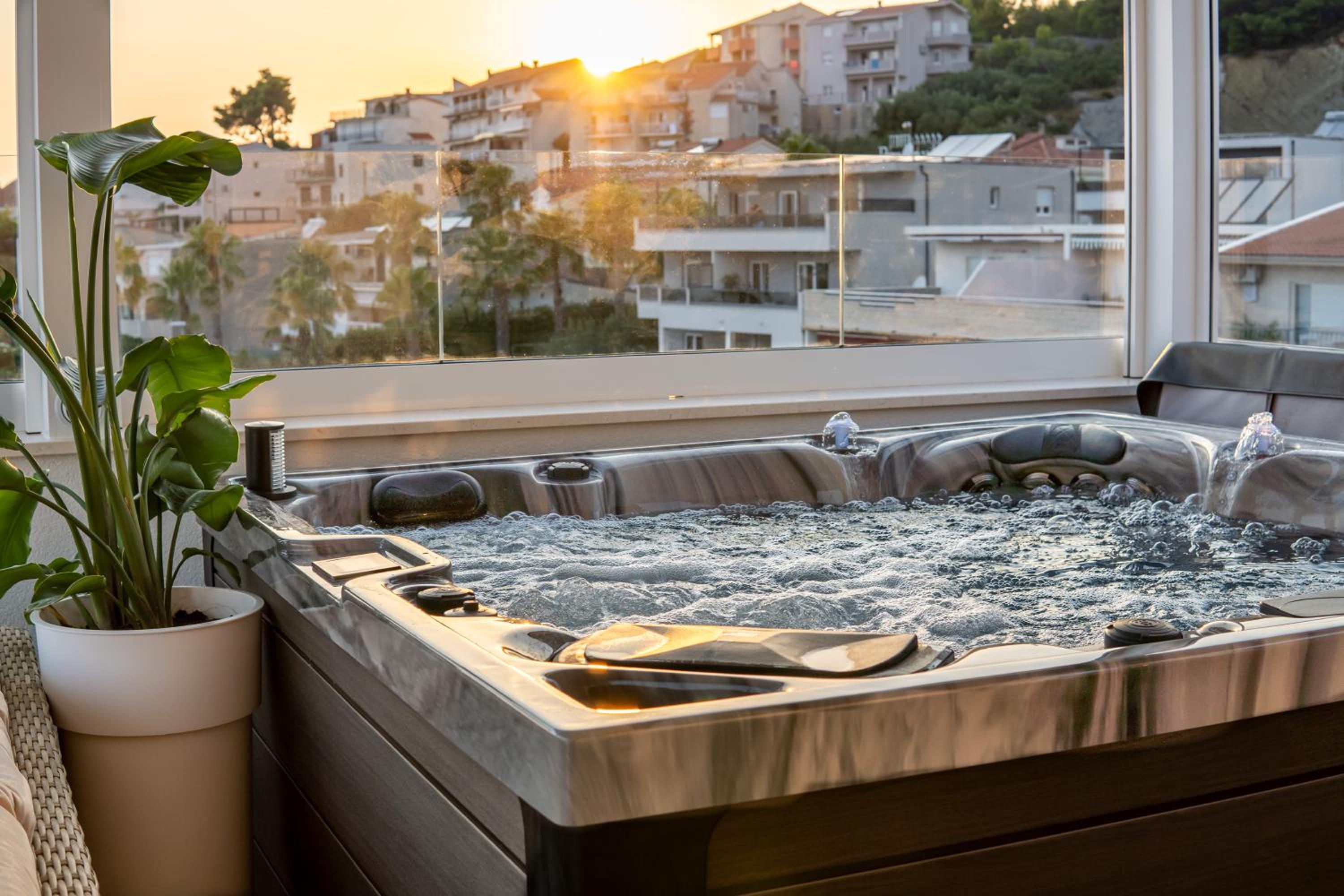 Villa Lara Beach Front Rooftop Pool & Stunning Views