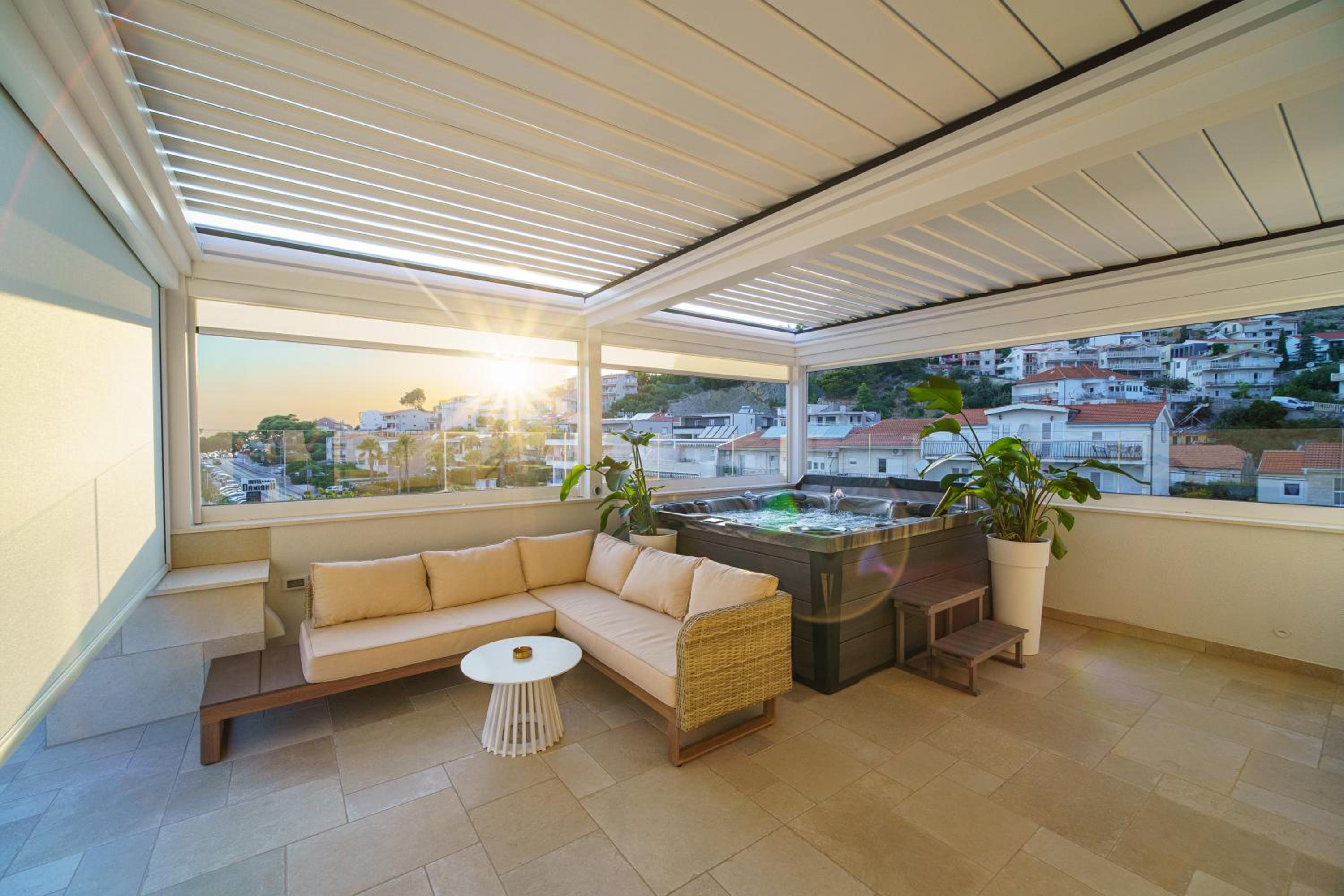Villa Lara Beach Front Rooftop Pool & Stunning Views