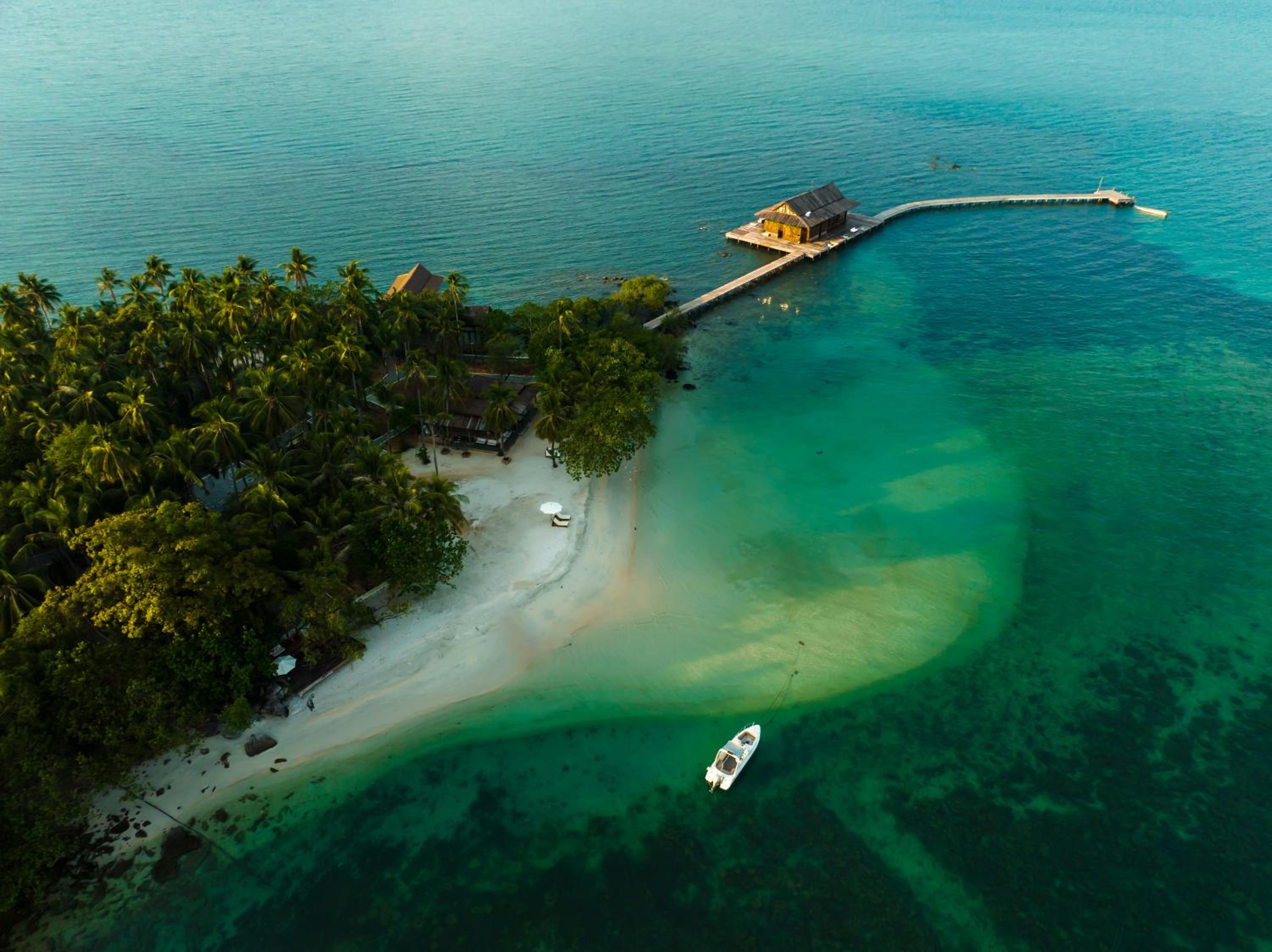 Full Moon Private Island