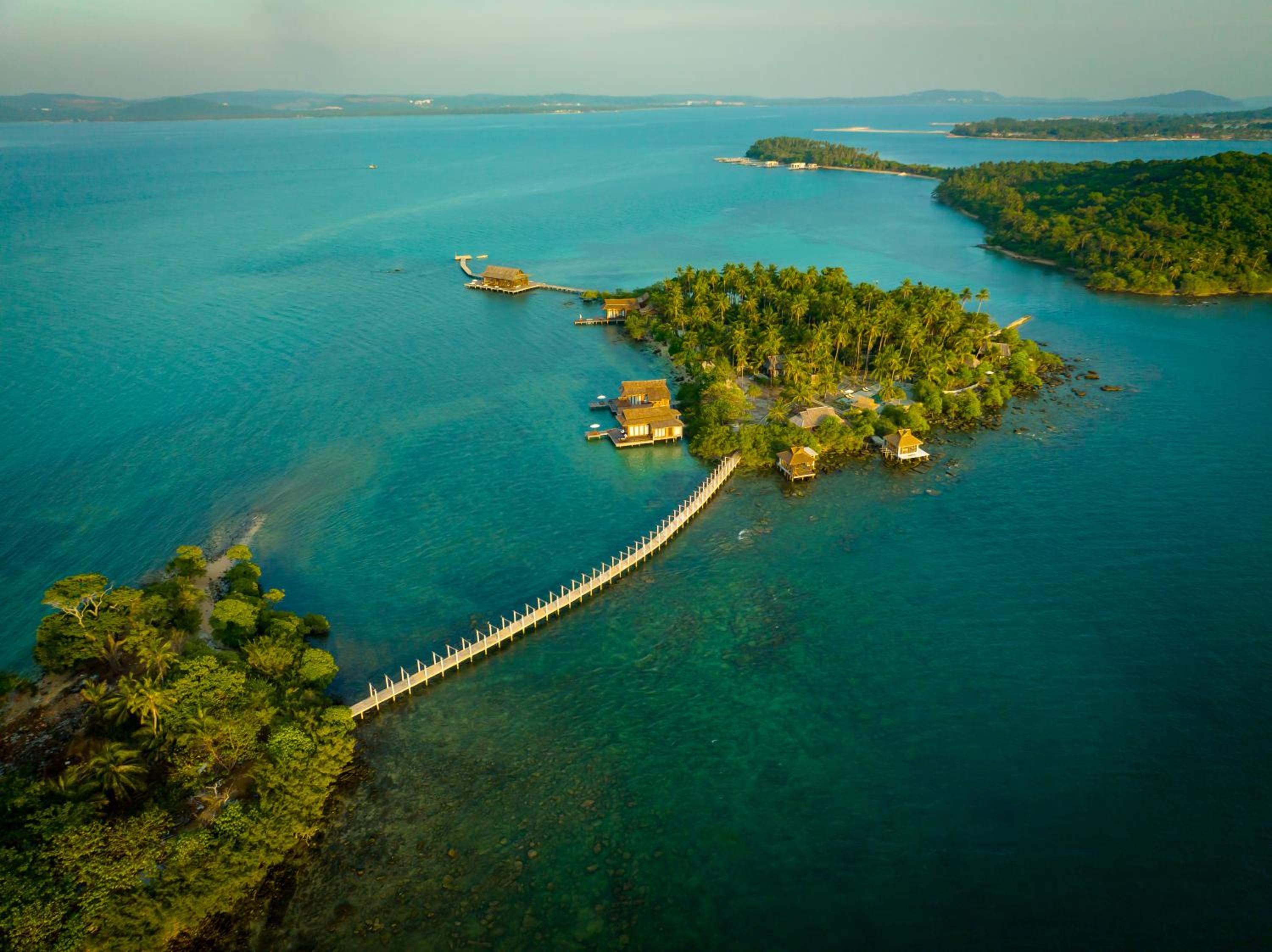 Full Moon Private Island