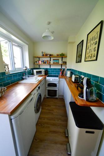 Cosy cottage in Bridport centre view 3