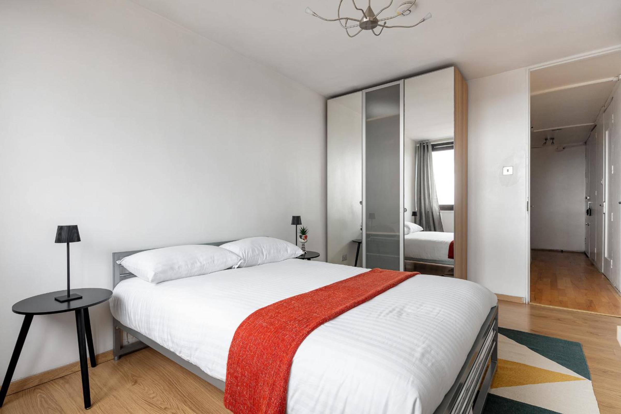 SKY View Apartment - 15 min by Tube To Oxford St in Central London