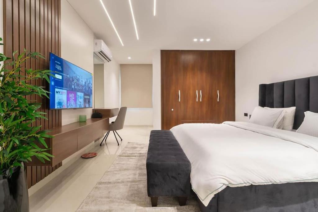 3-Bedroom Serviced Apartment with Pool & Balcony view 2