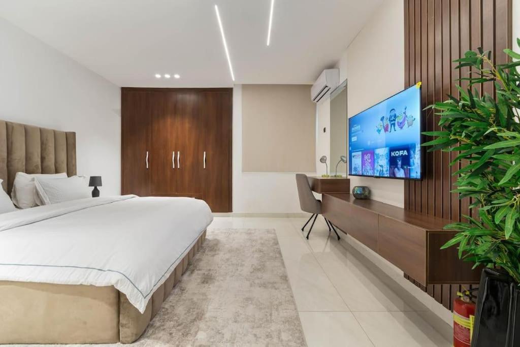 3-Bedroom Serviced Apartment with Pool & Balcony view 4