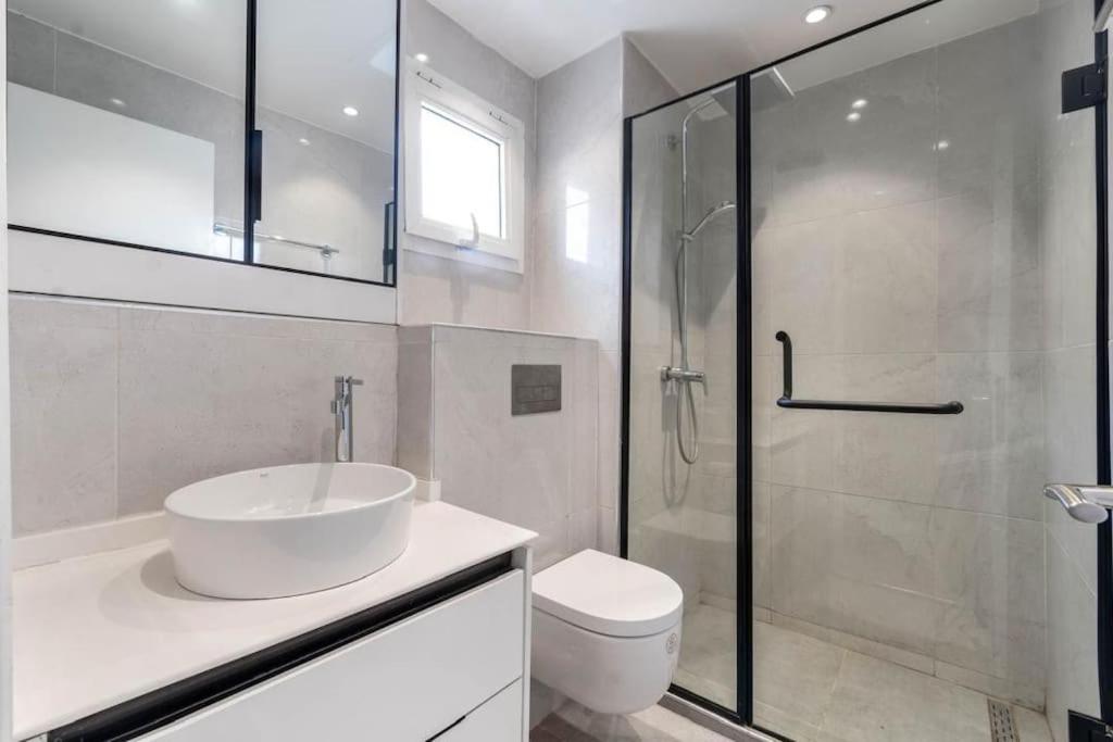 3-Bedroom Serviced Apartment with Pool & Balcony view 5
