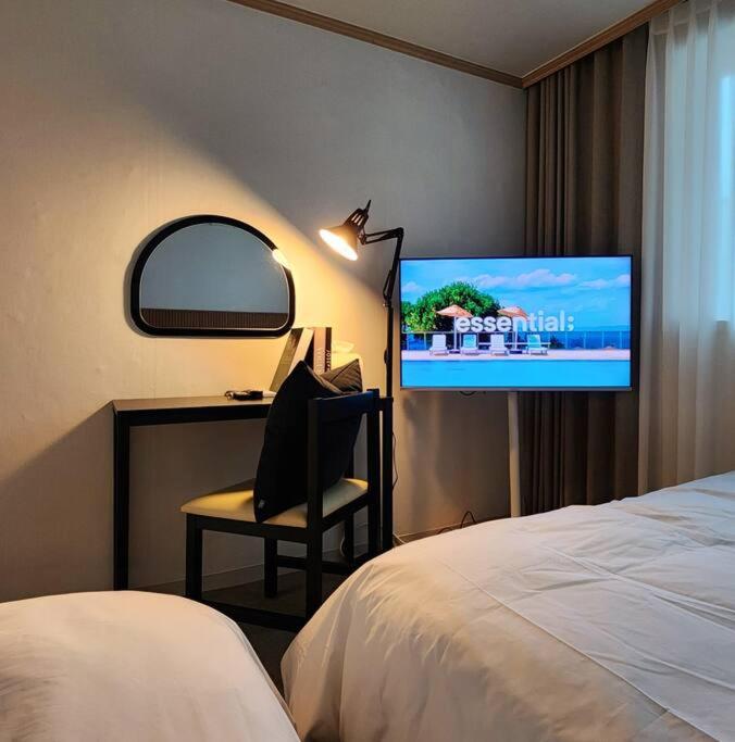 hotel room