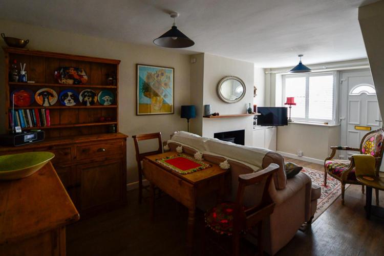 Cosy cottage in Bridport centre view 4