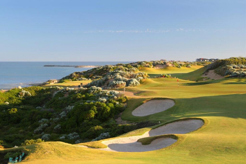 Golfers dream 300m to the beach