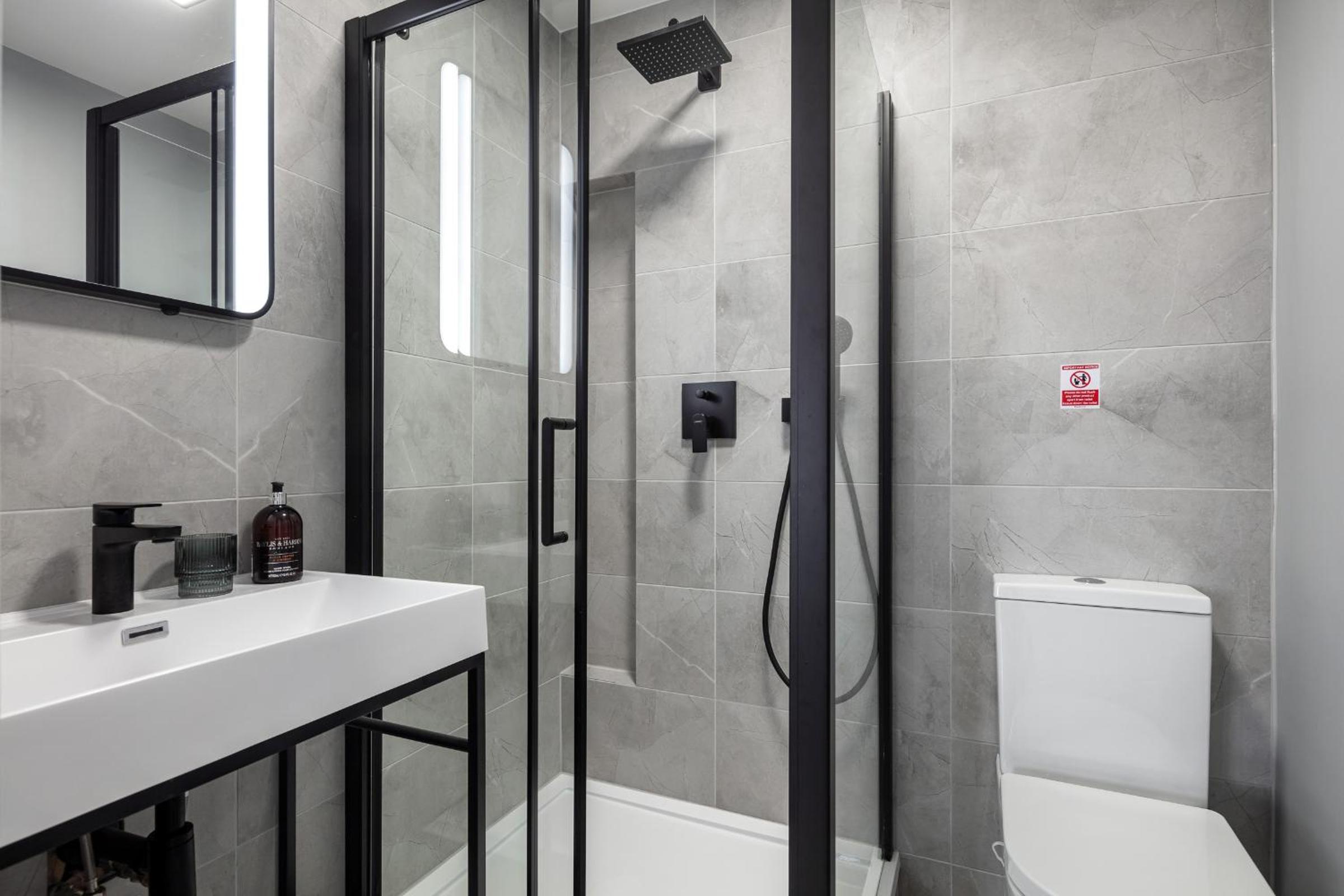 SKY View Apartment - 15 min by Tube To Oxford St in Central London