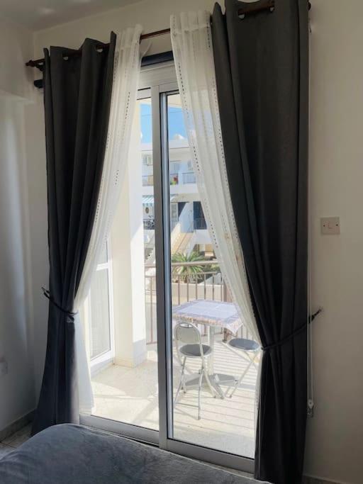 Apartments with a luxurious location near the sea
