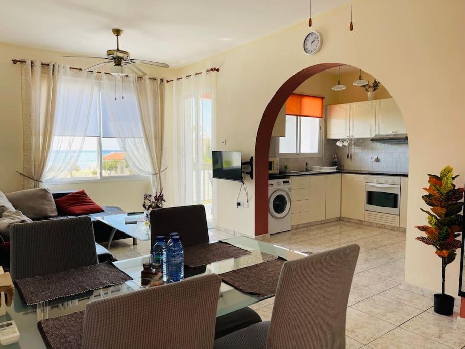 Apartments with a luxurious location near the sea