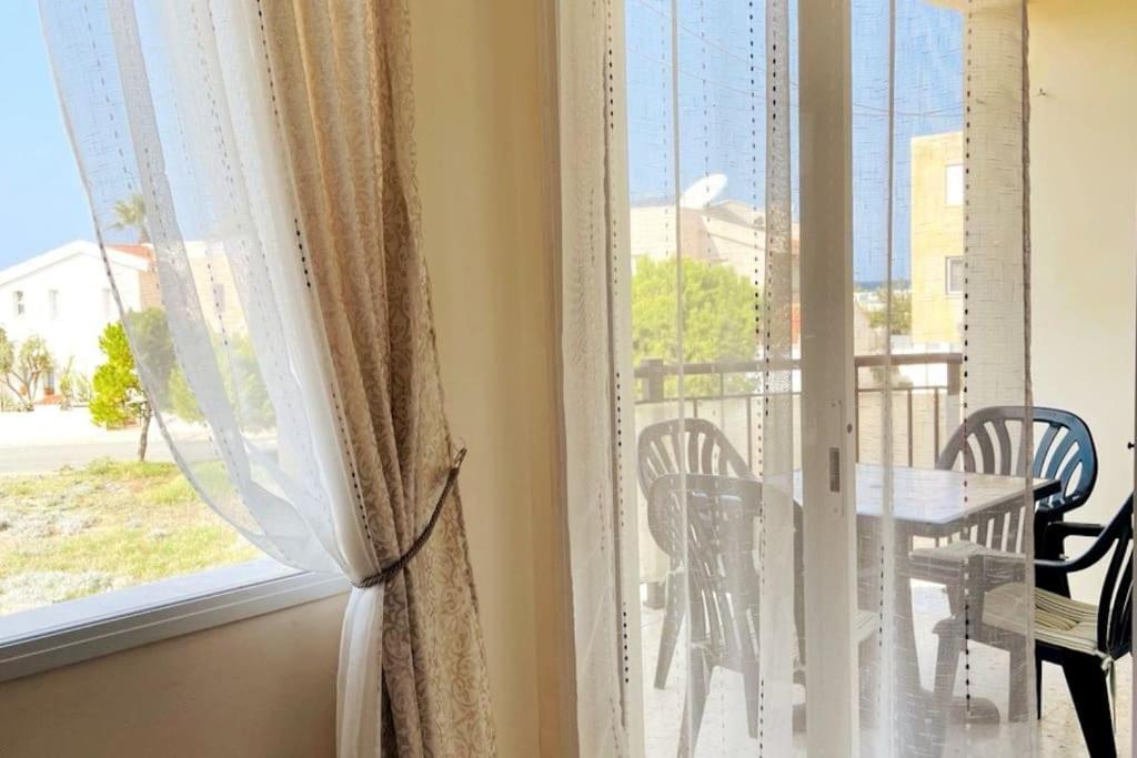Apartments with a luxurious location near the sea