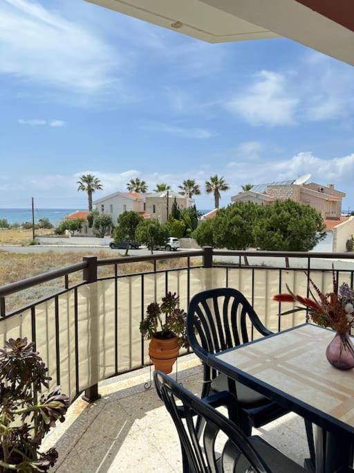 Apartments with a luxurious location near the sea