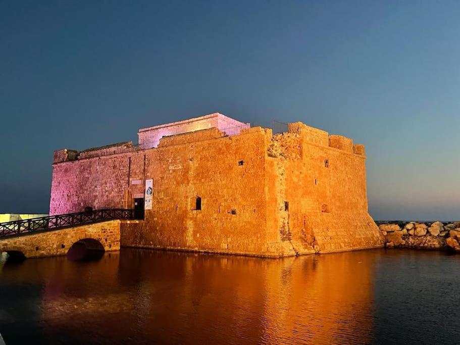 Apartments with a luxurious location near the sea