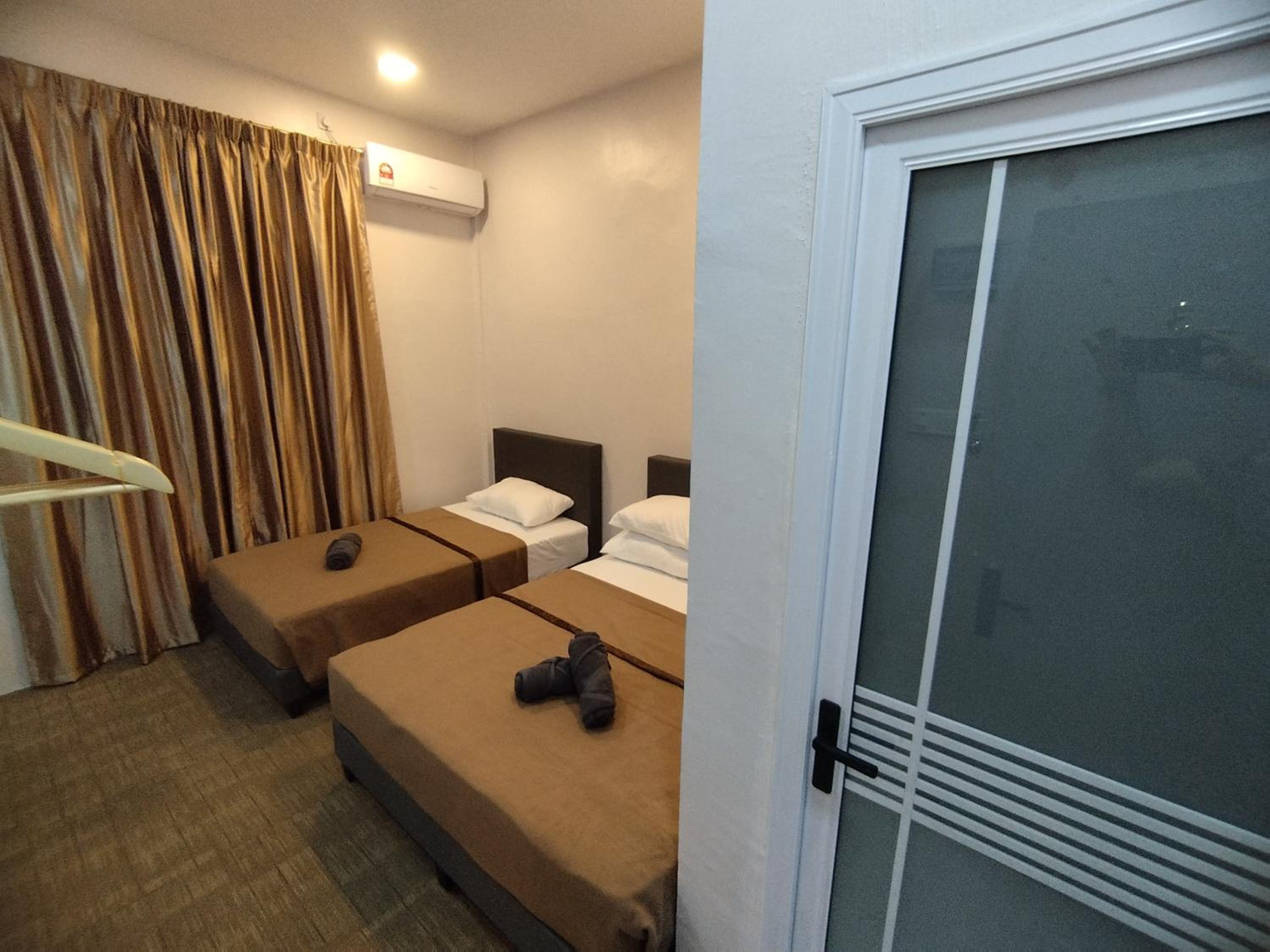 Nafeeza Roomstay photo 3