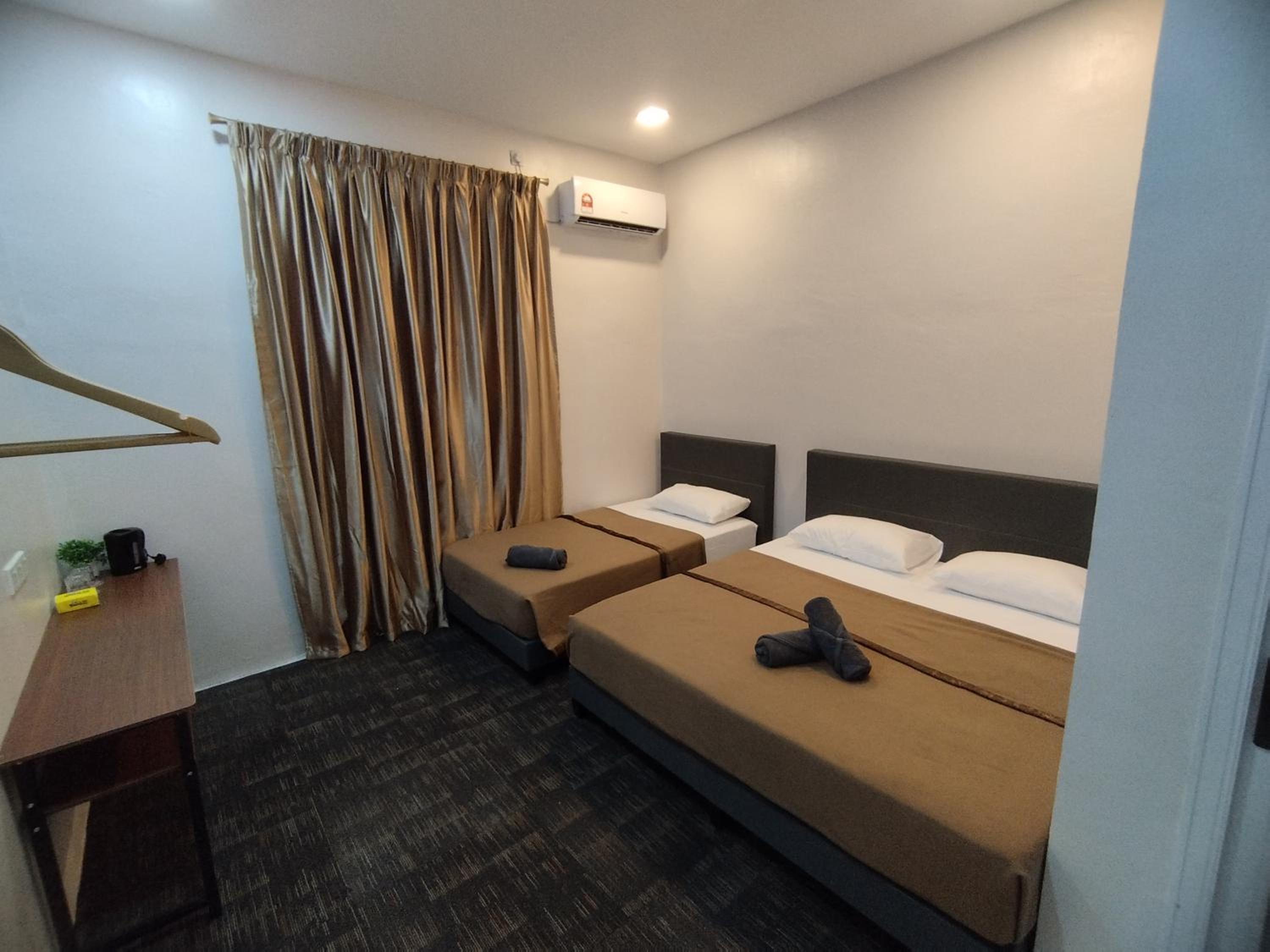 Nafeeza Roomstay photo 4