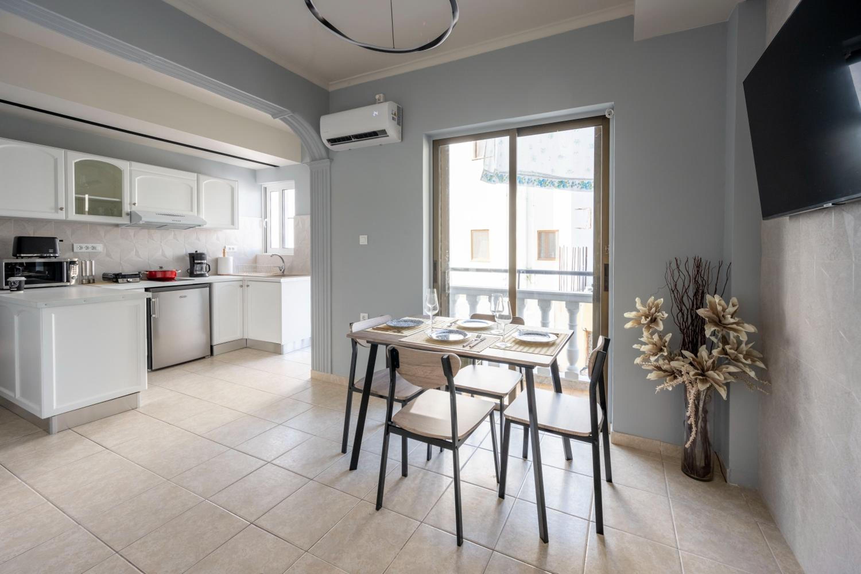 Central - 2bd Apartment photo 4