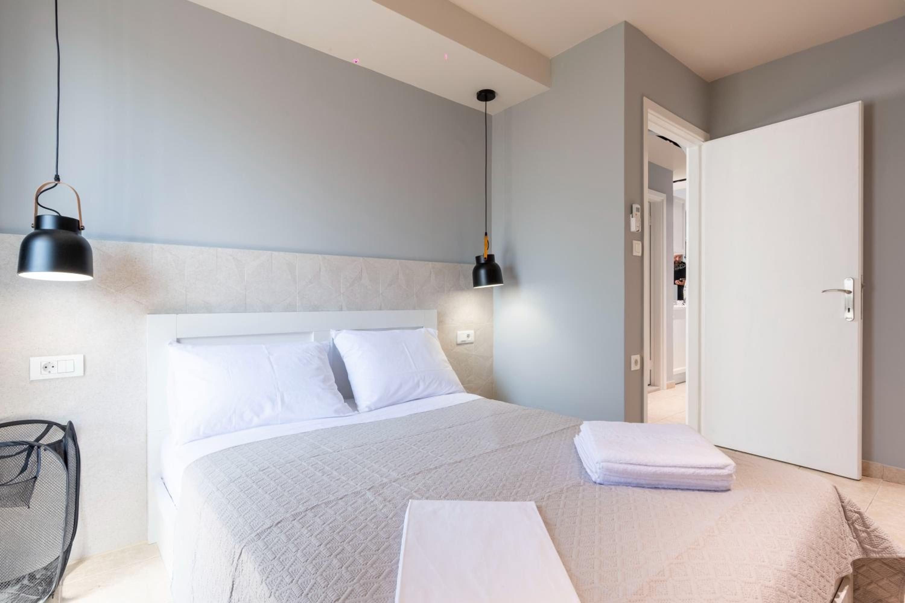 Central - 2bd Apartment photo 3