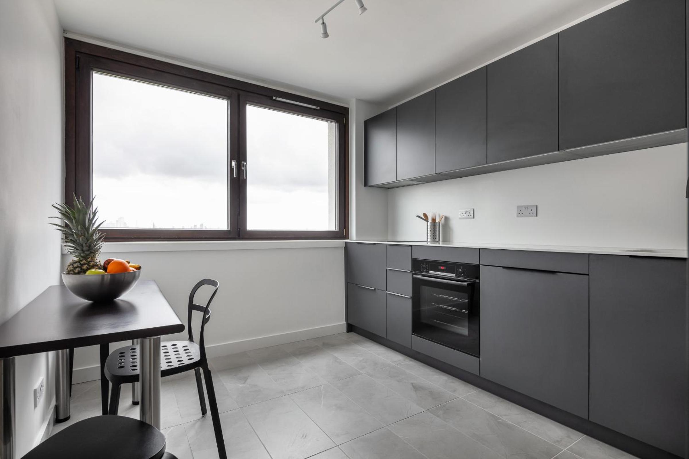 SKY View Apartment - 15 min by Tube To Oxford St in Central London