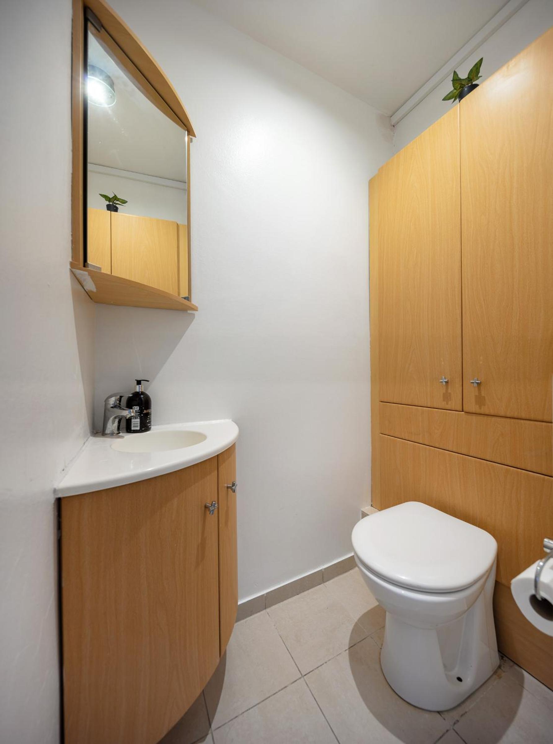 SKY View Apartment - 15 min by Tube To Oxford St in Central London
