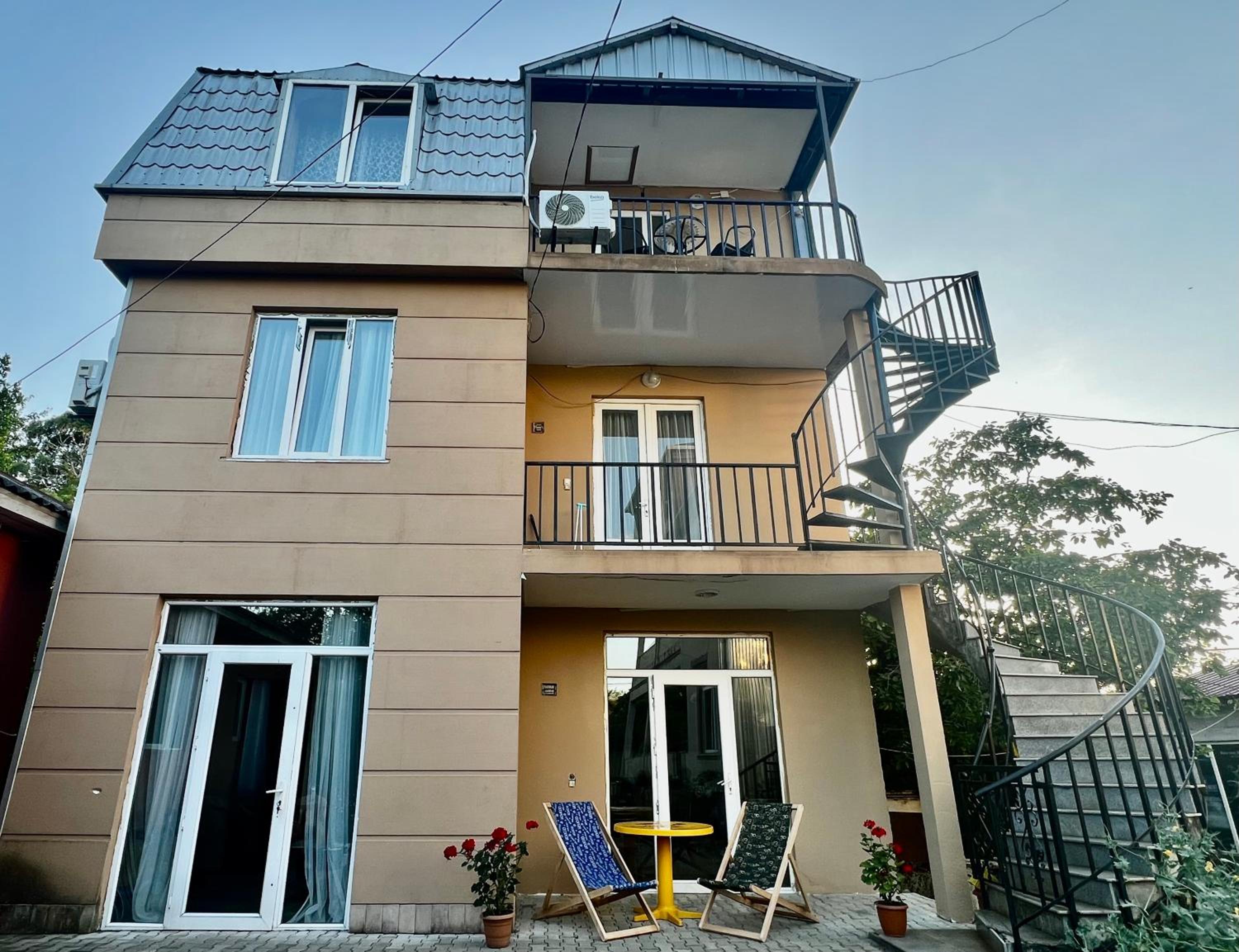 Guest House Leon view 2