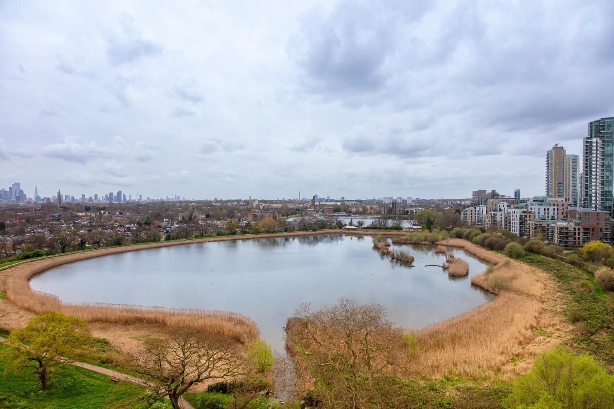 SKY View Apartment - 15 min by Tube To Oxford St in Central London
