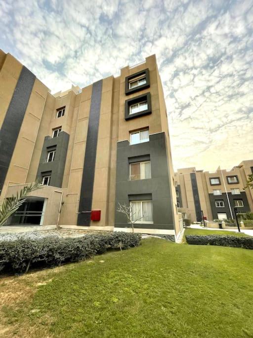 Modern & Sunny 1BR in New Cairo