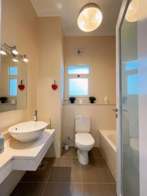 Modern & Sunny 1BR in New Cairo
