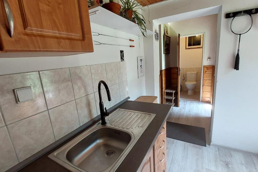 Off-Grid Cottage near river and forest!