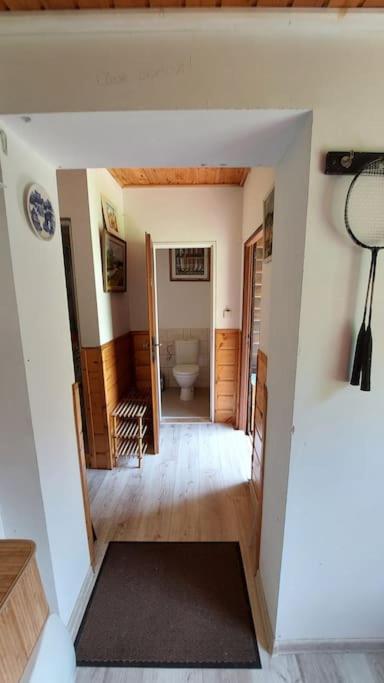 Off-Grid Cottage near river and forest!