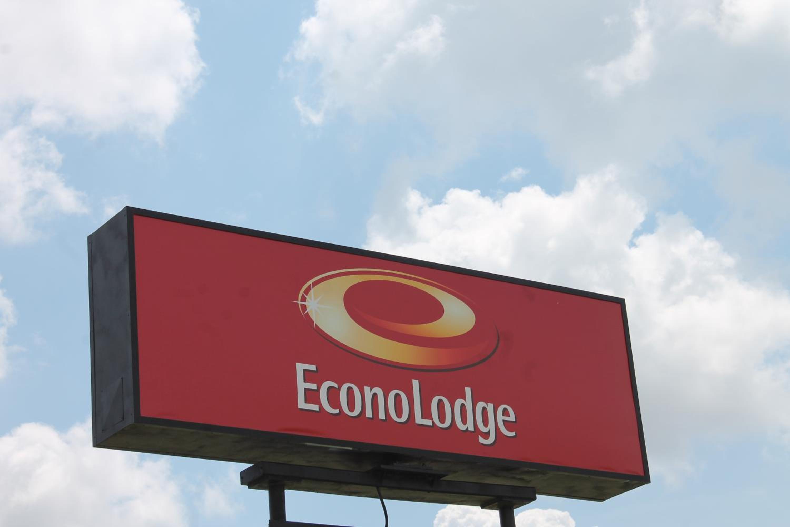 Blytheville Vacations - Econo lodge Kennett - Property Image 1