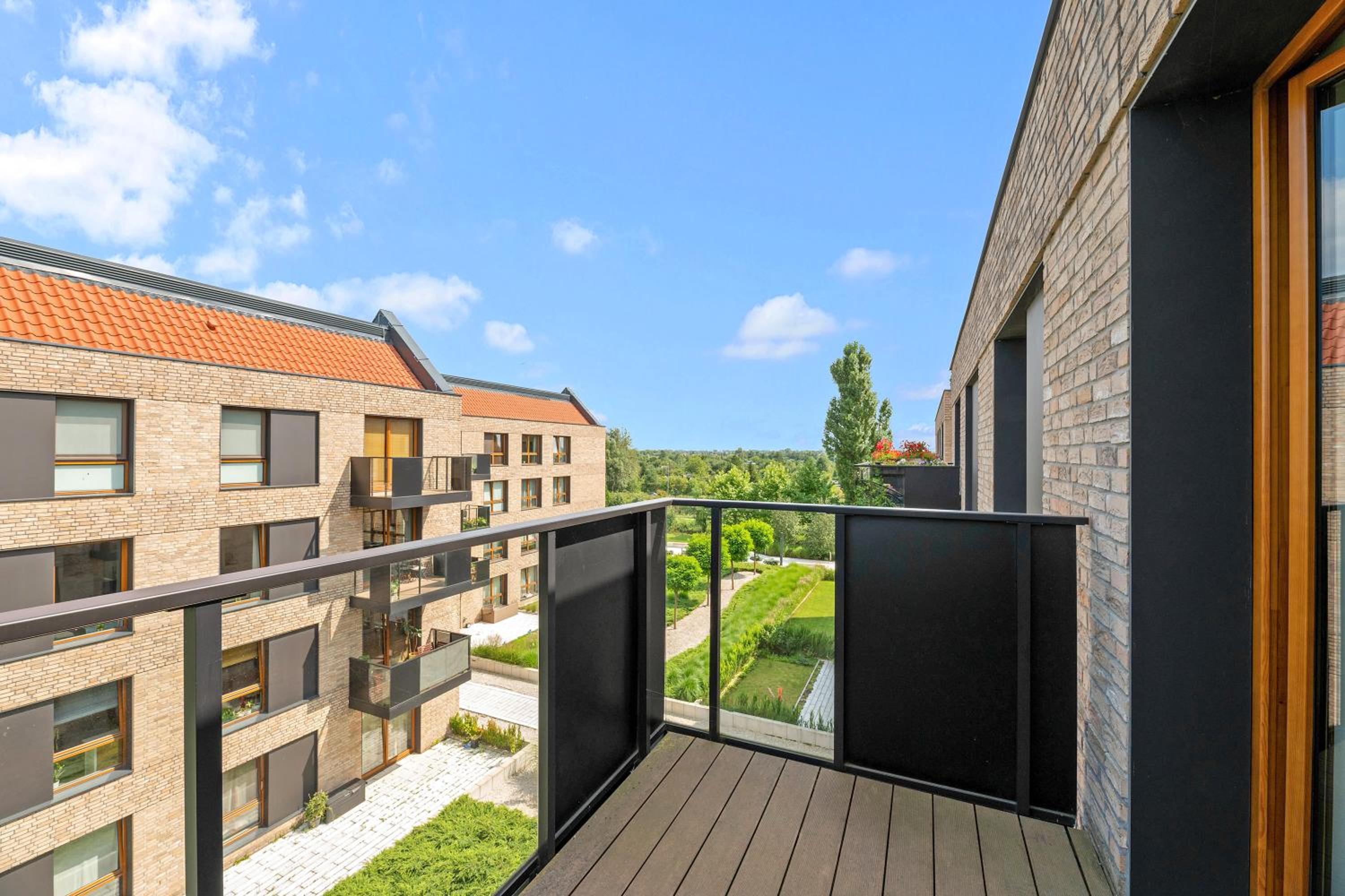 Front Park Apartments with Parking by Lion Apartments