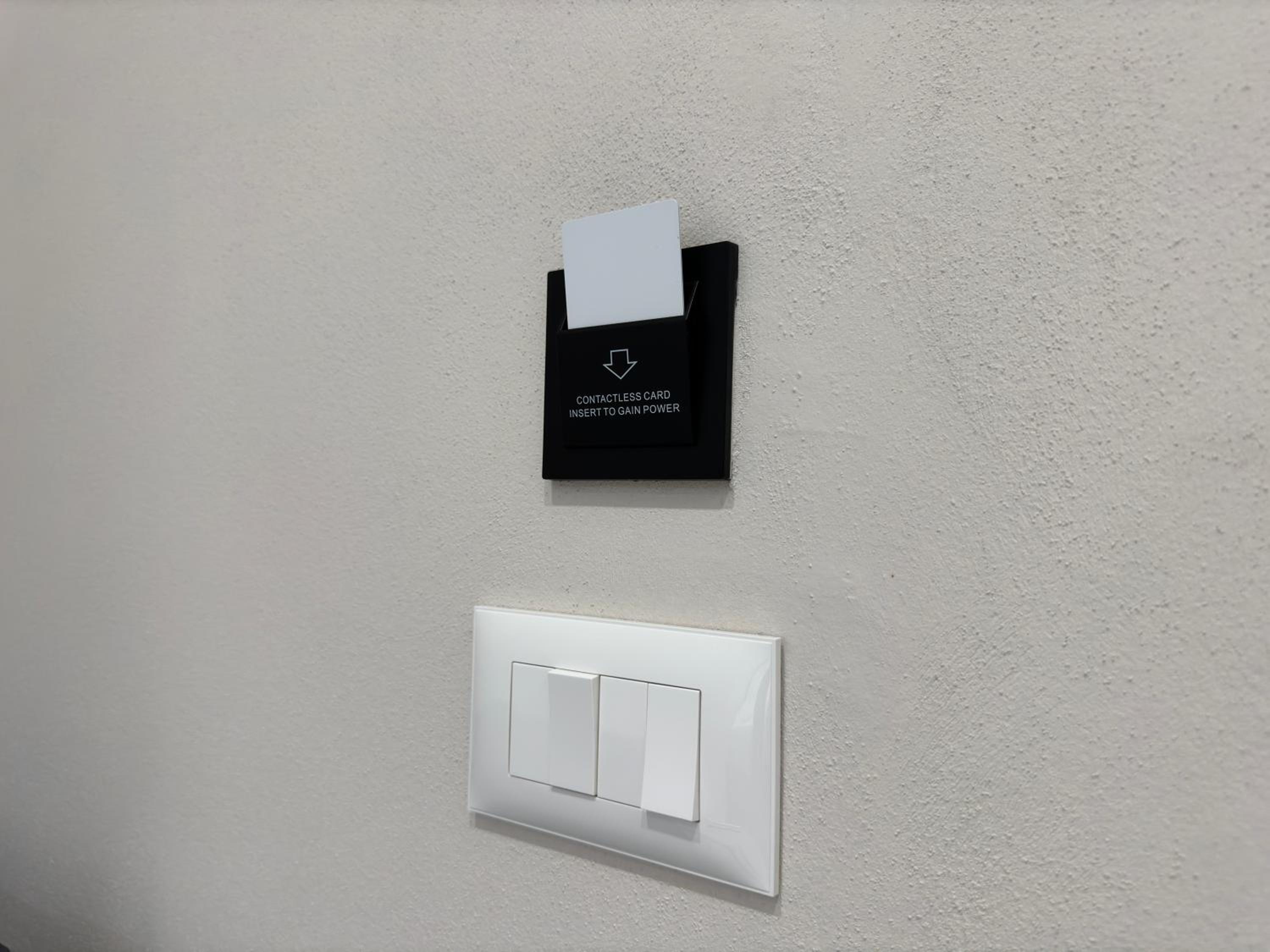 Aloju Rooms