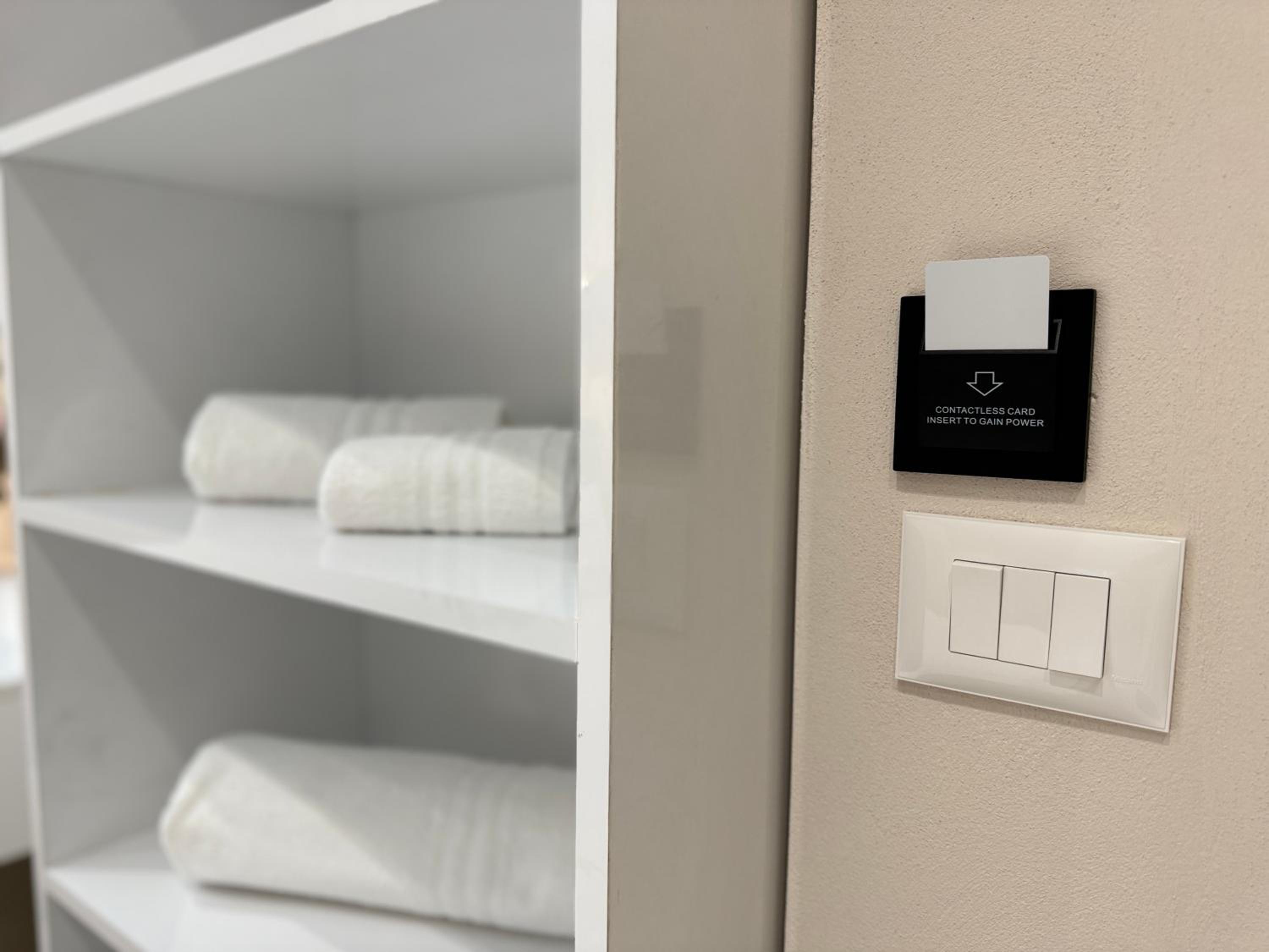 Aloju Rooms