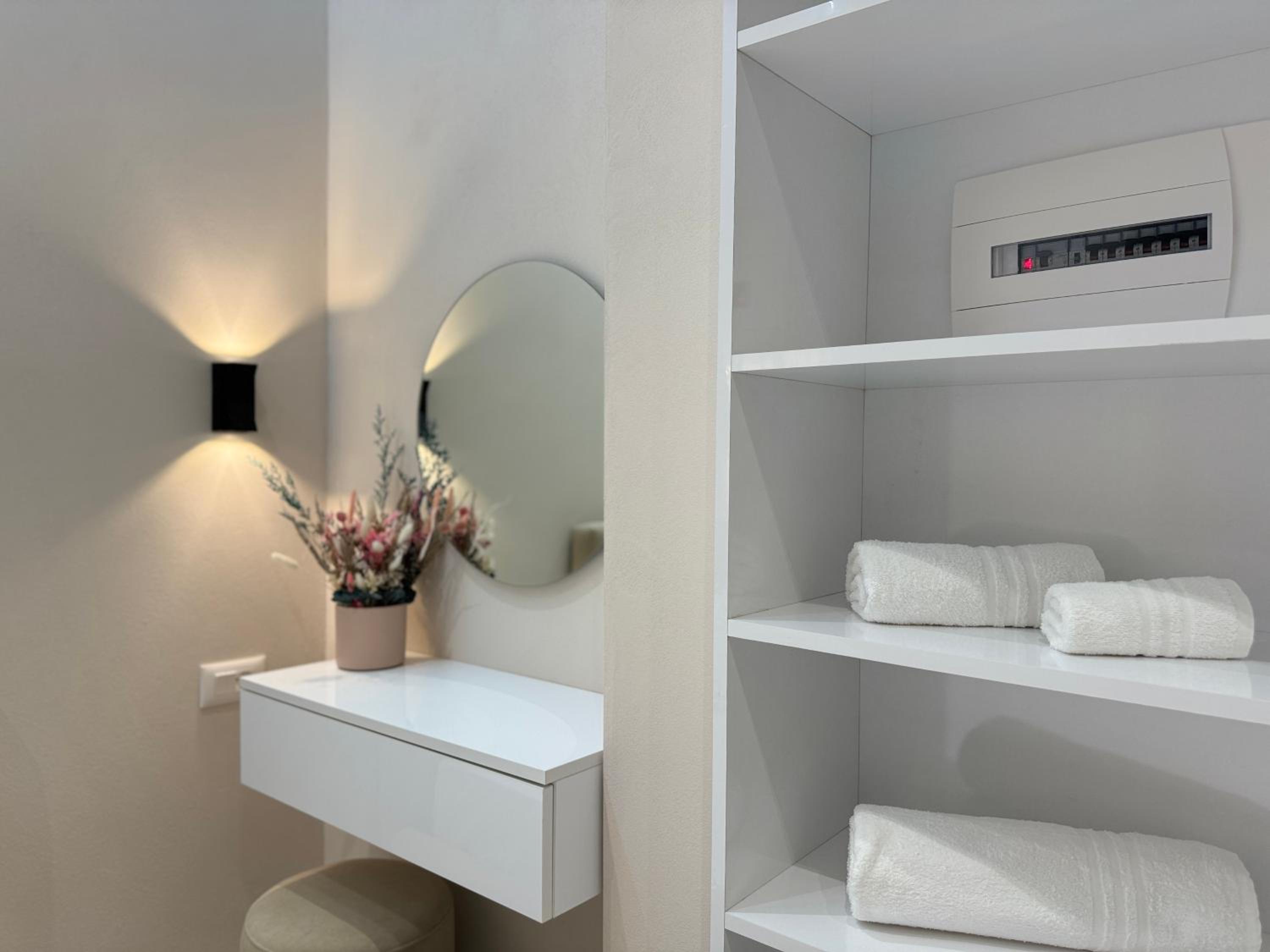 Aloju Rooms