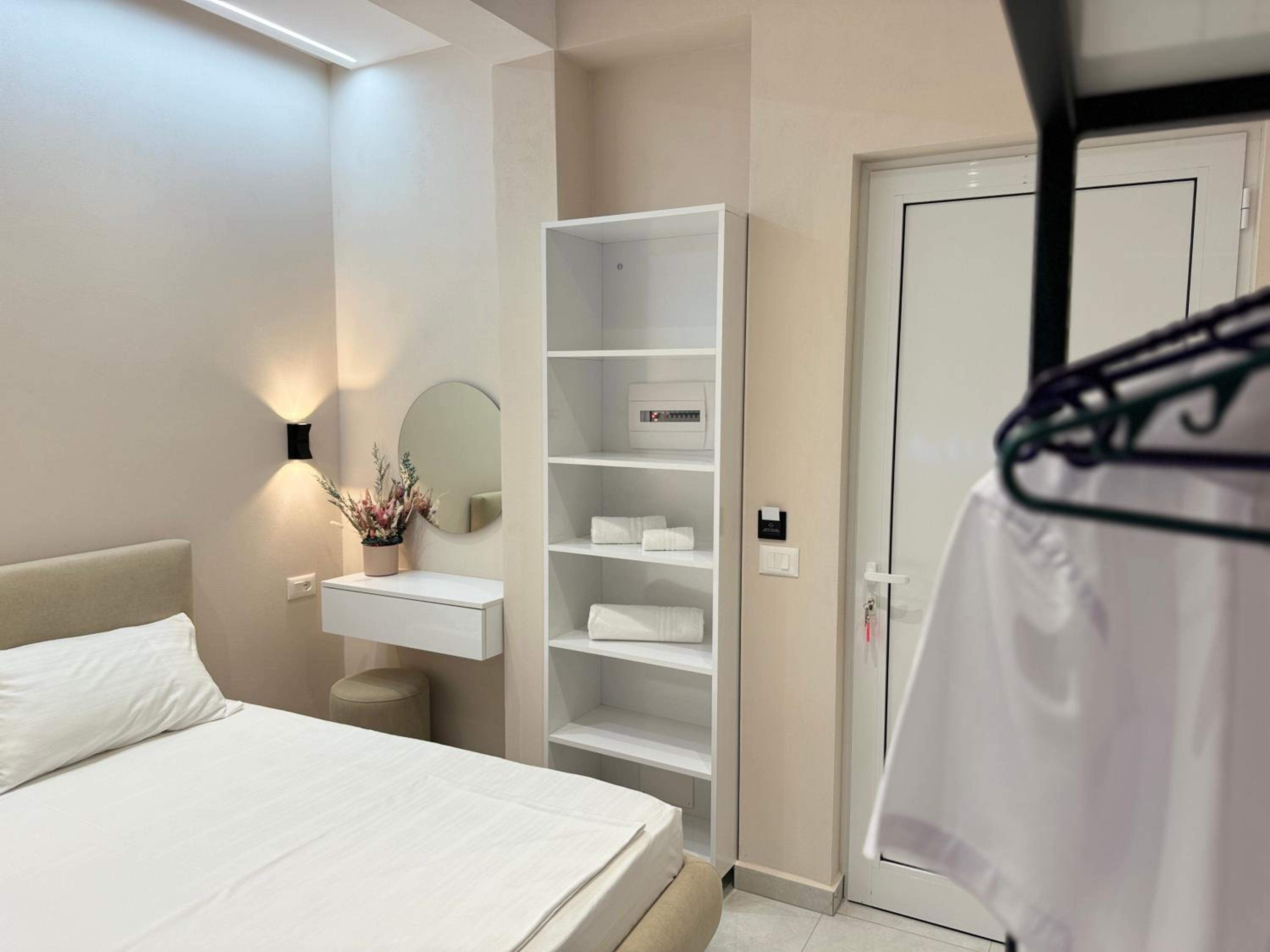 Aloju Rooms
